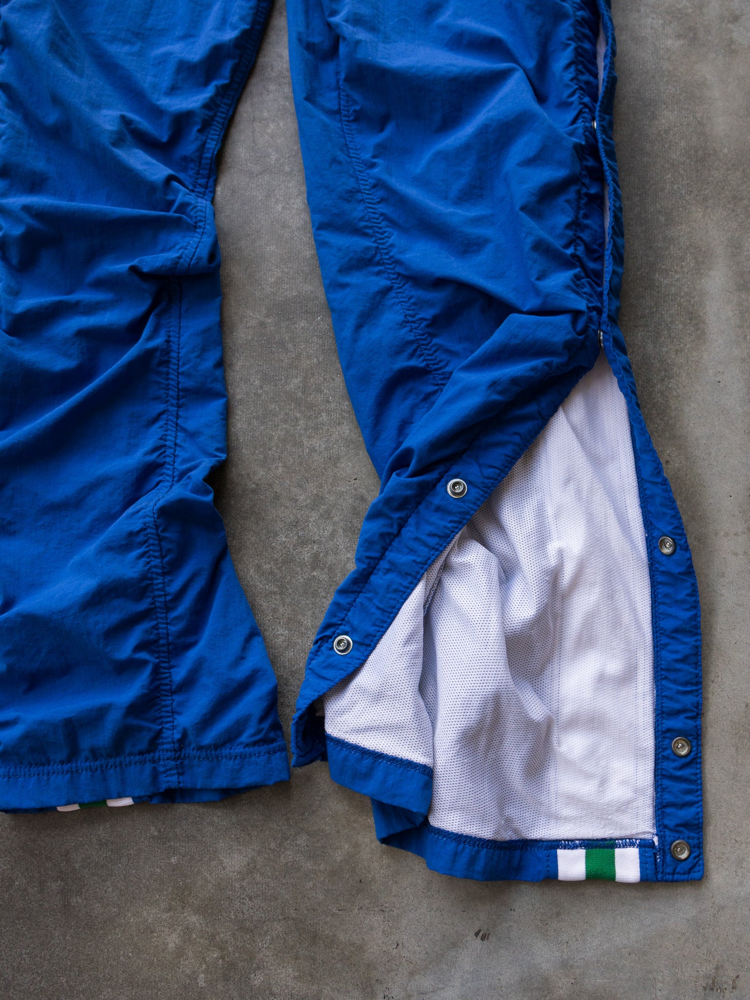 Vintage 1993 Champion Timberwolves Tearaway Track Pants (W36)