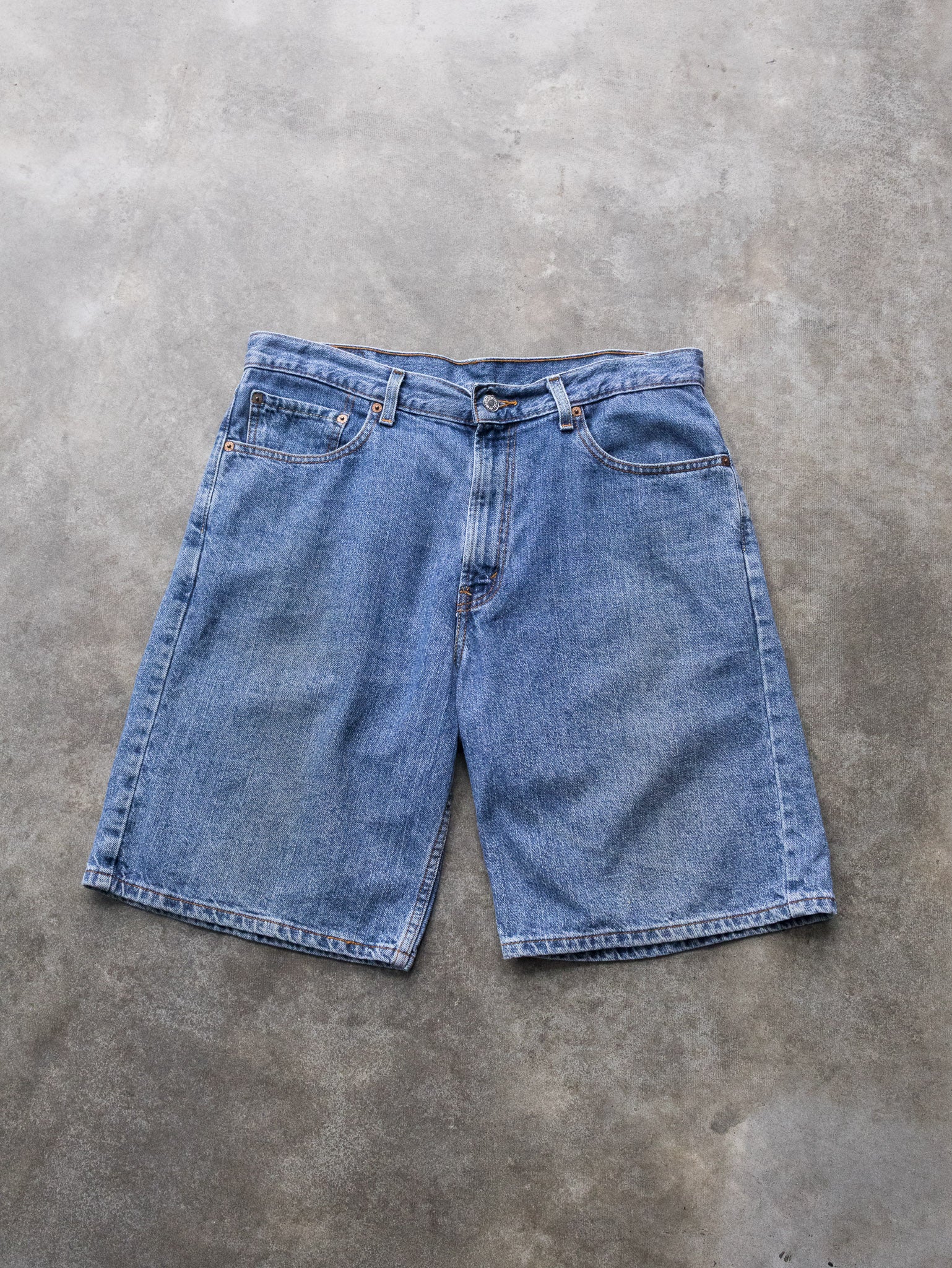 Vintage Blue Levi's 550 Denim Shorts (W34)
