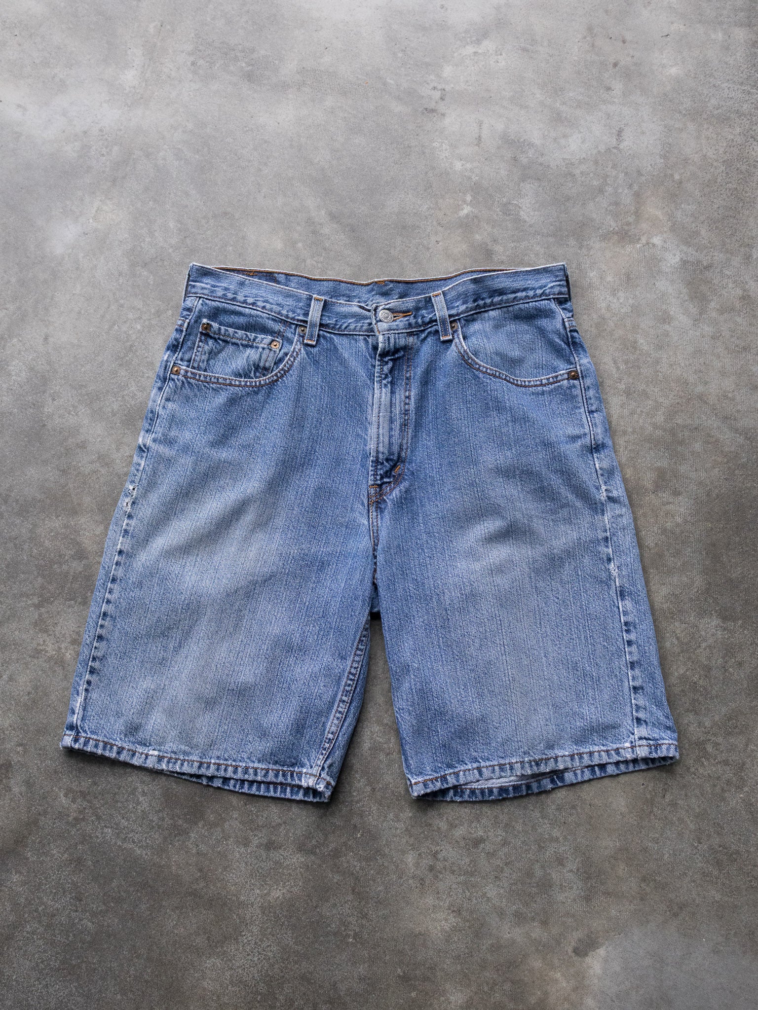 Vintage Blue Levi's 550 Denim Shorts (W33)
