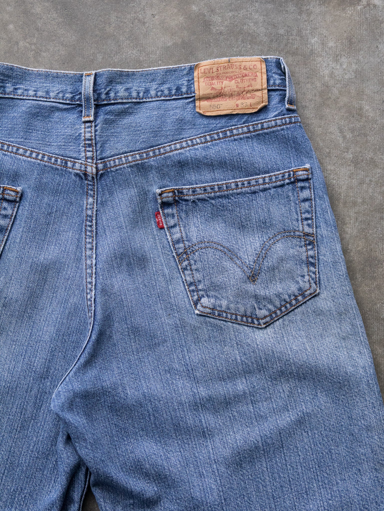Vintage Blue Levi's 550 Denim Shorts (W33)