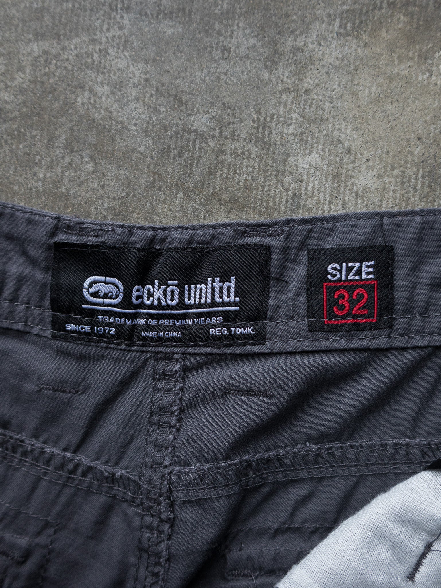 Vintage Grey Ecko Cargo Shorts (W32)