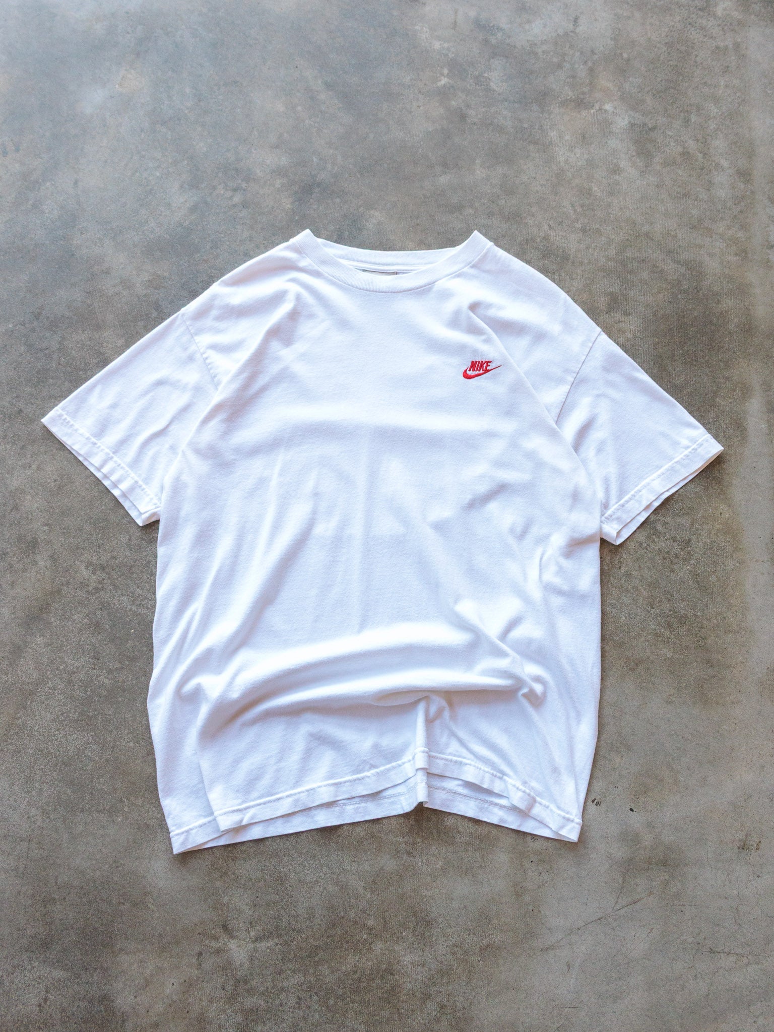 Vintage 00s White Nike Logo Embroidered Tee (L)