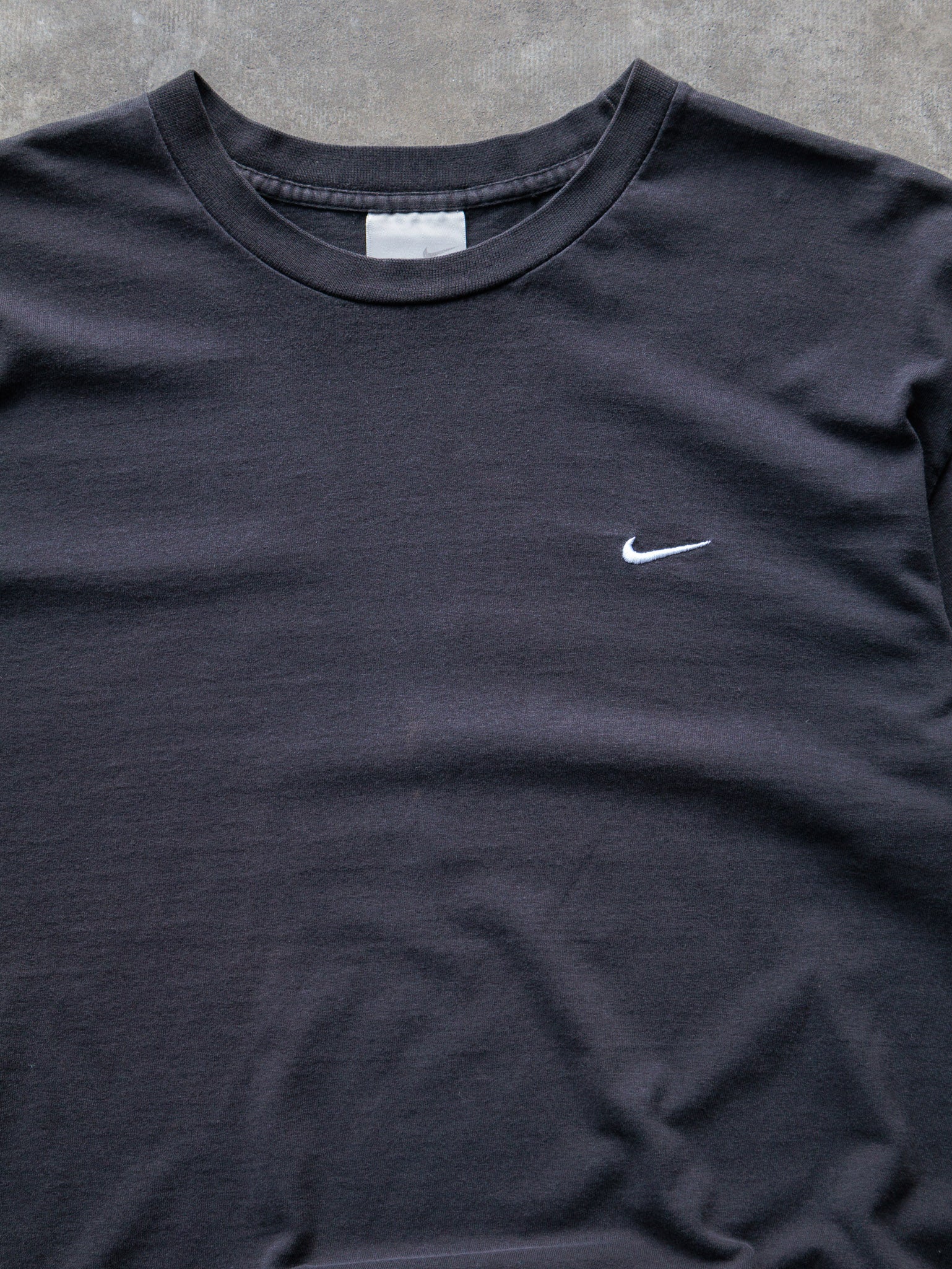 Vintage 00s Faded Black Nike Swoosh Tee (L)