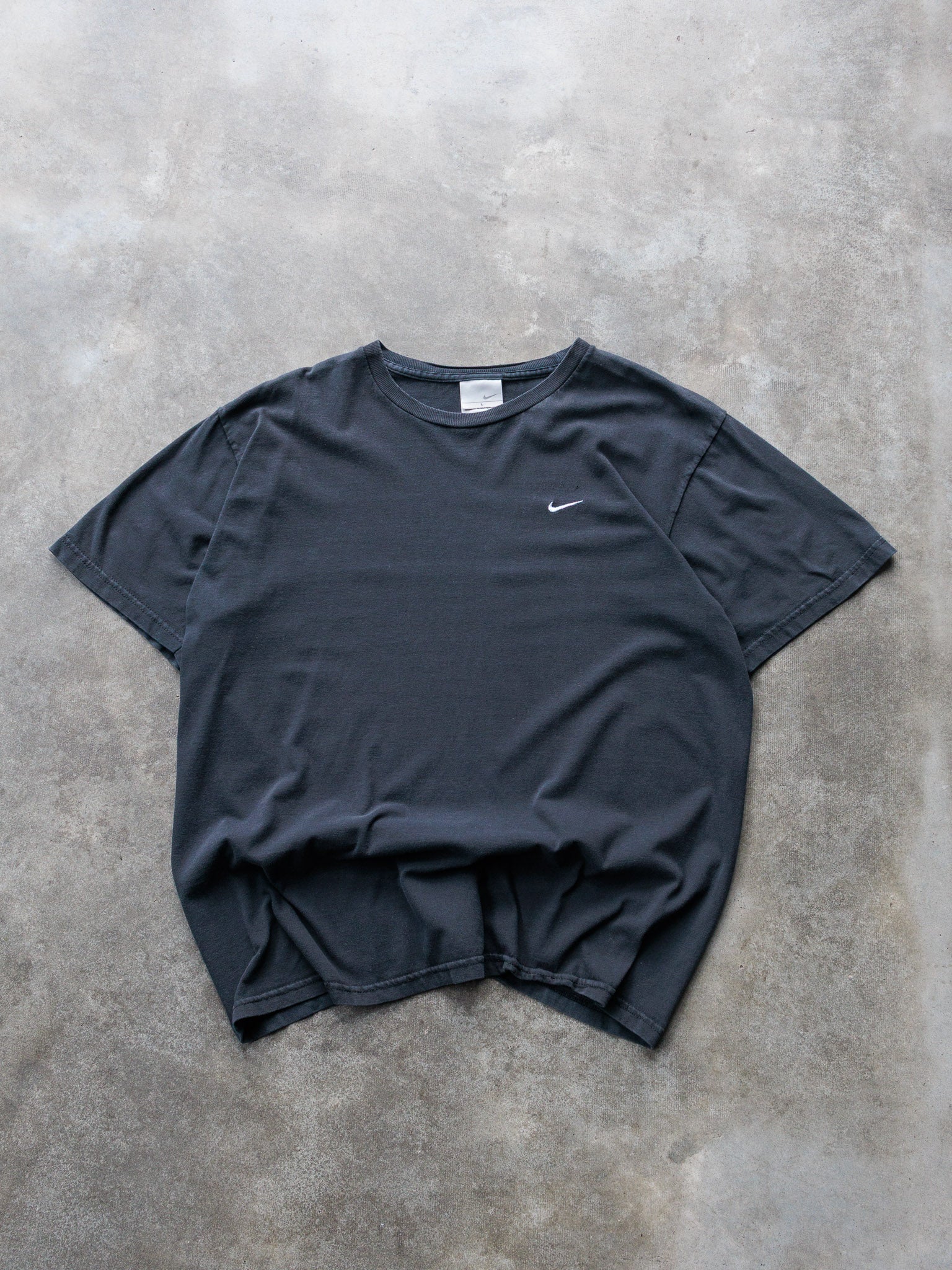 Vintage 00s Faded Black Nike Swoosh Tee (L)