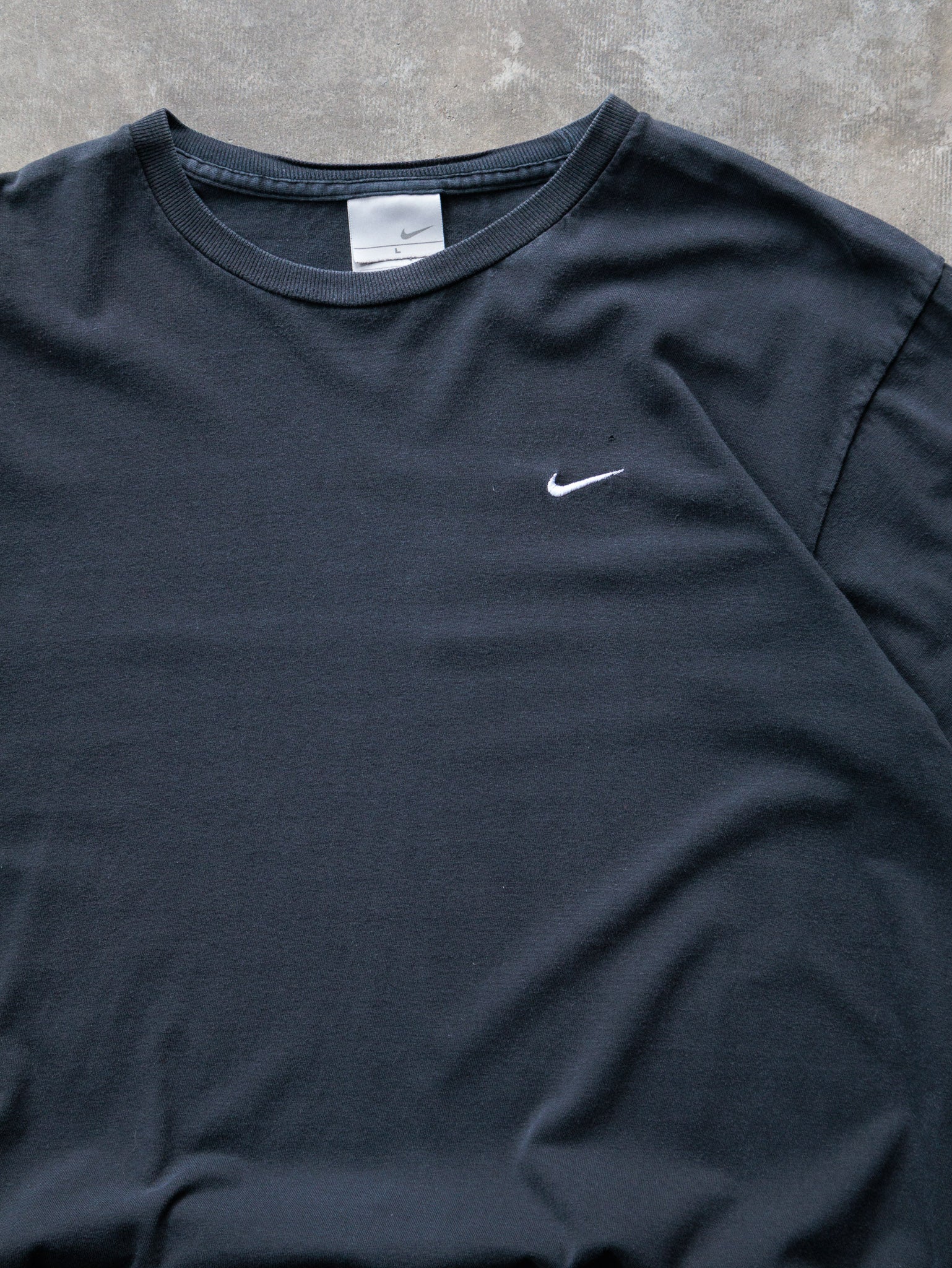 Vintage 00s Faded Black Nike Swoosh Tee (L)