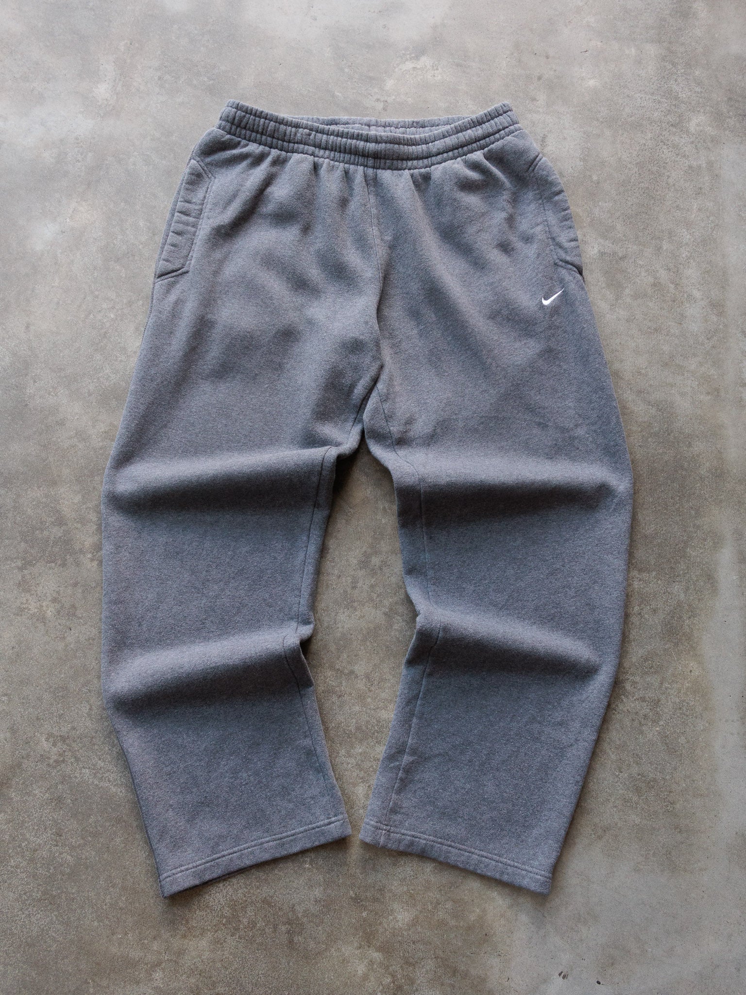 Vintage Grey Nike Cargo Sweatpants (M)