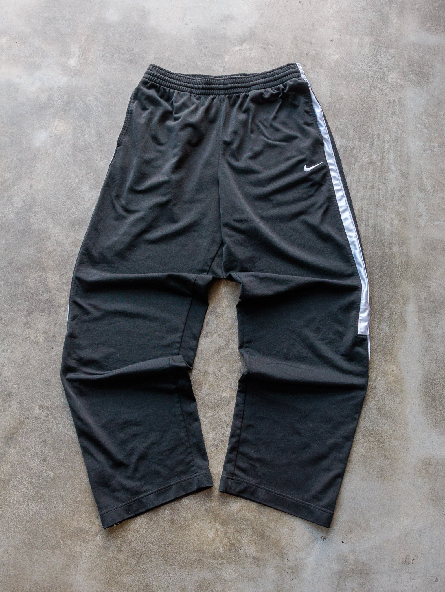 Vintage 00s Black Nike Basketball Track Pants (L)