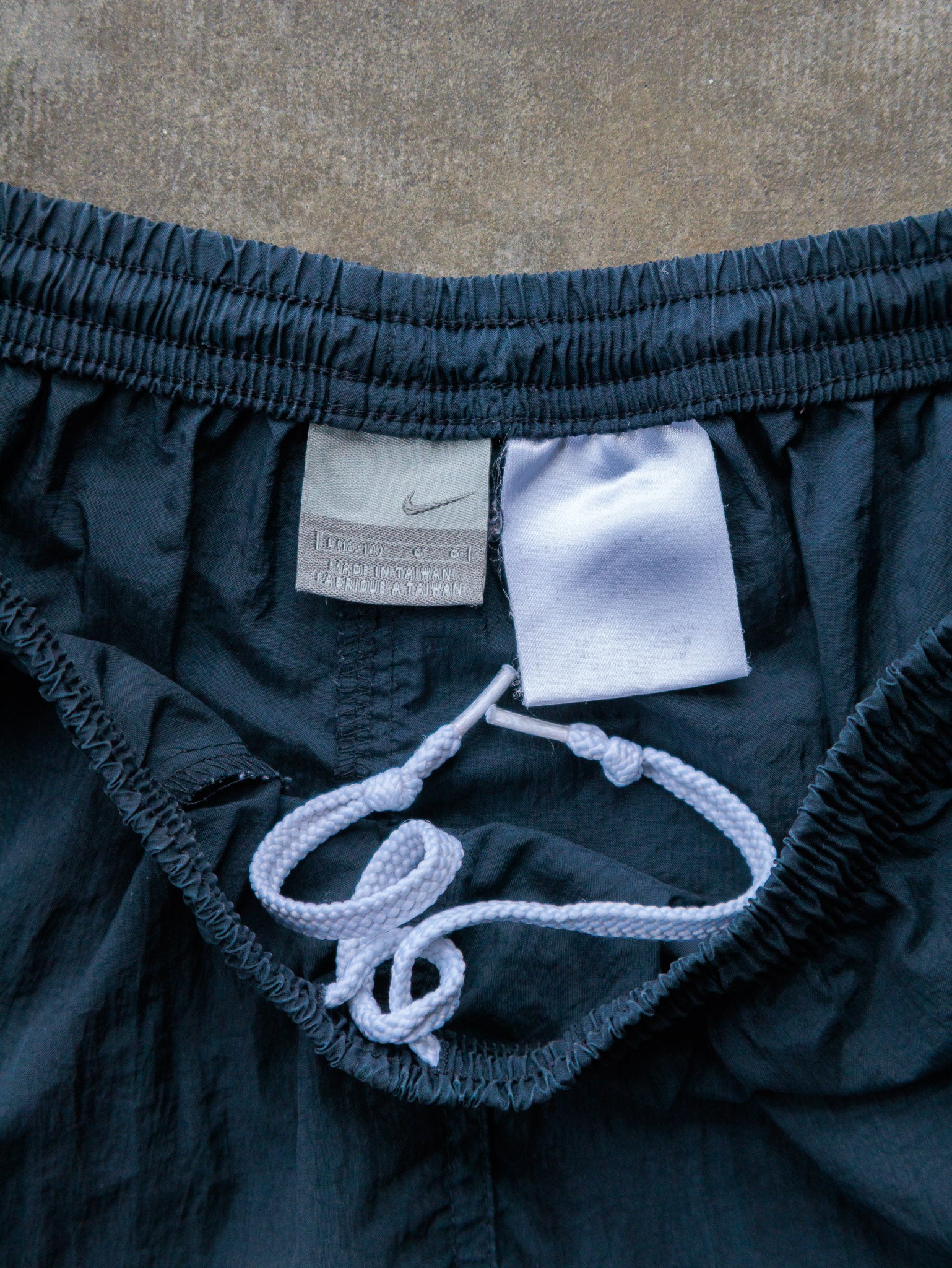 Vintage 00s Navy Nike Swim Shorts (12-14Y)