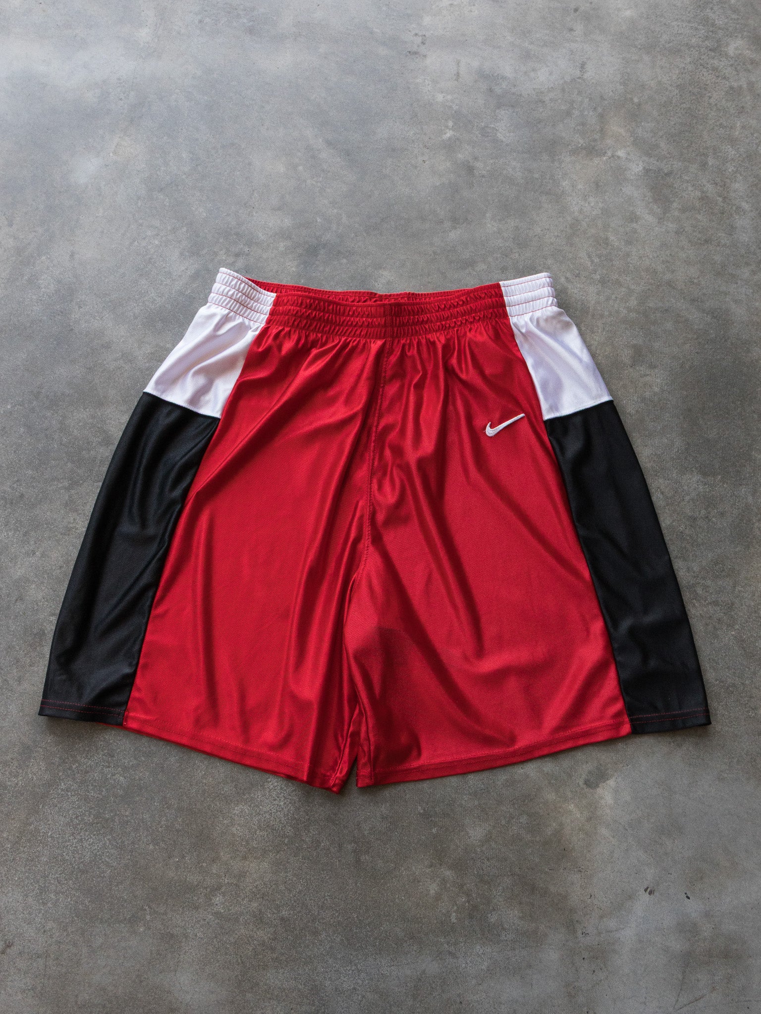 Vintage 90s Nike Basketball Shorts (XL)