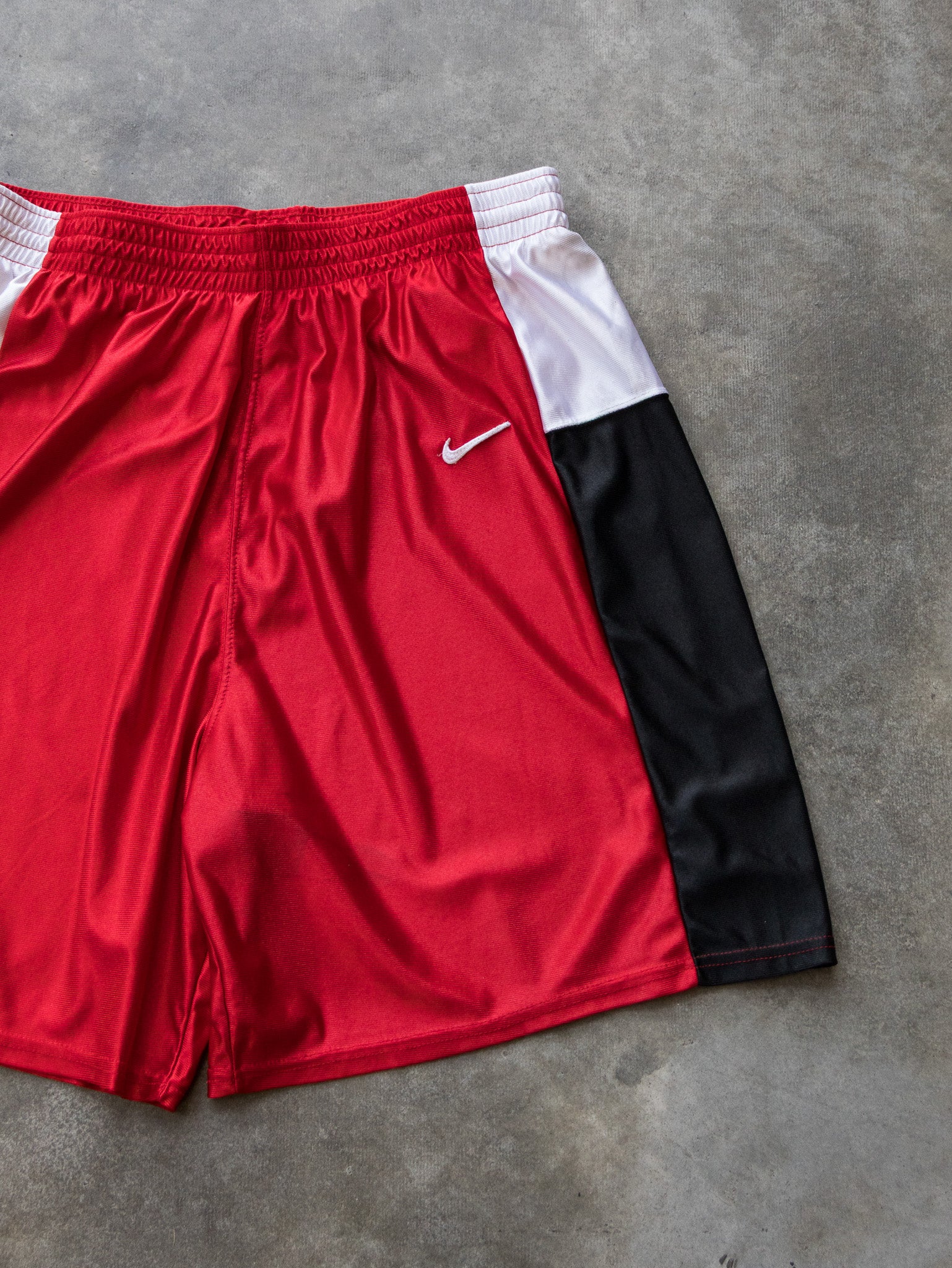 Vintage 90s Nike Basketball Shorts (XL)