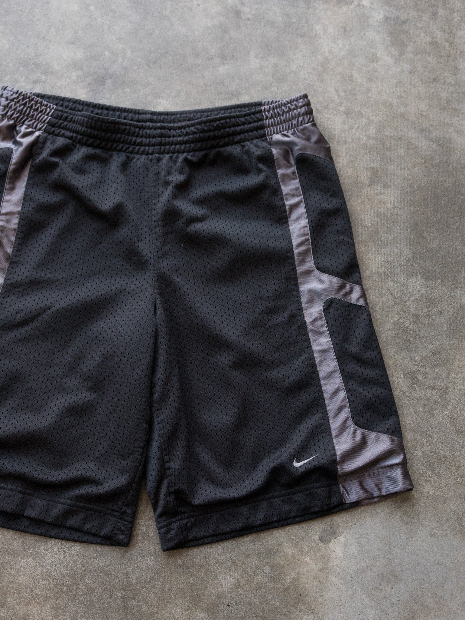 Vintage Black Nike Basketball Shorts (L)
