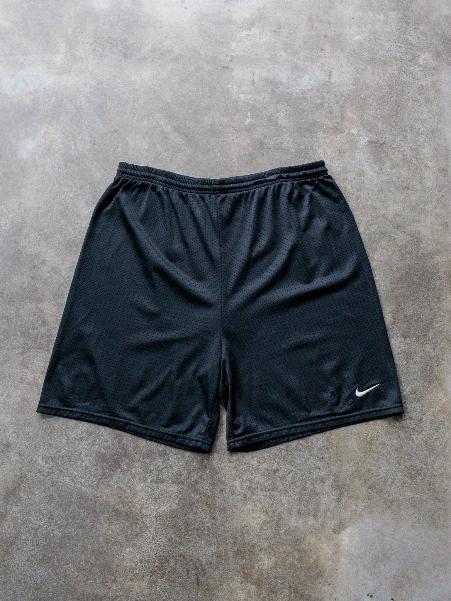 Vintage 90s Black Nike Mesh Shorts (L)