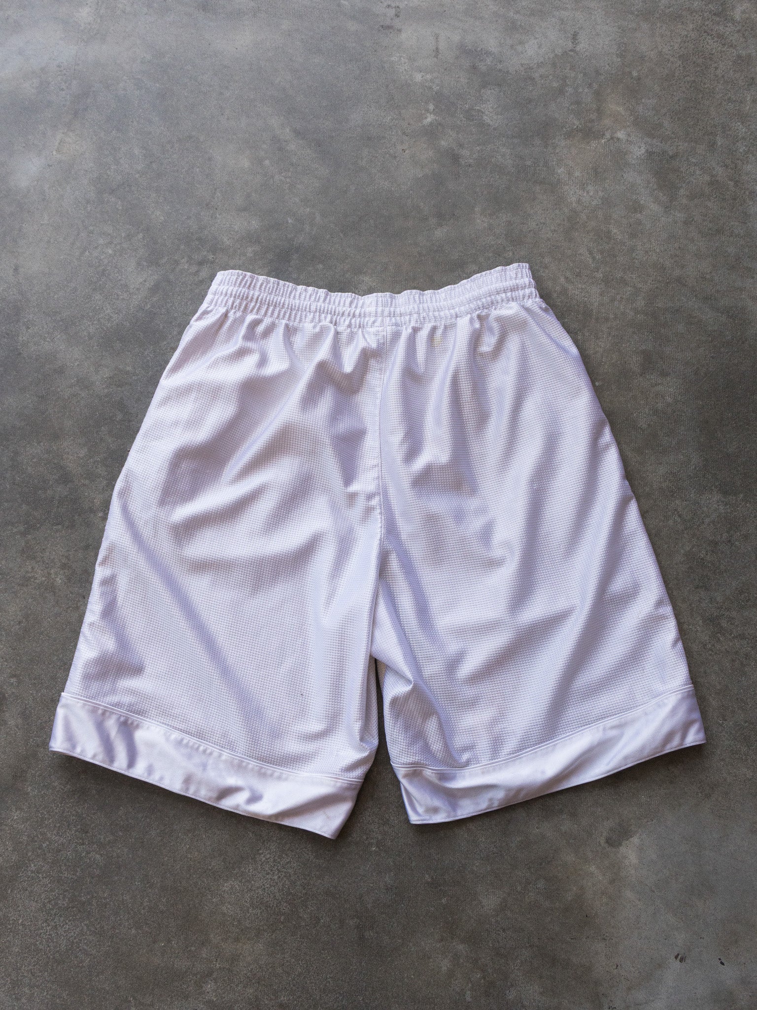 Vintage White Nike Basketball Shorts (M)