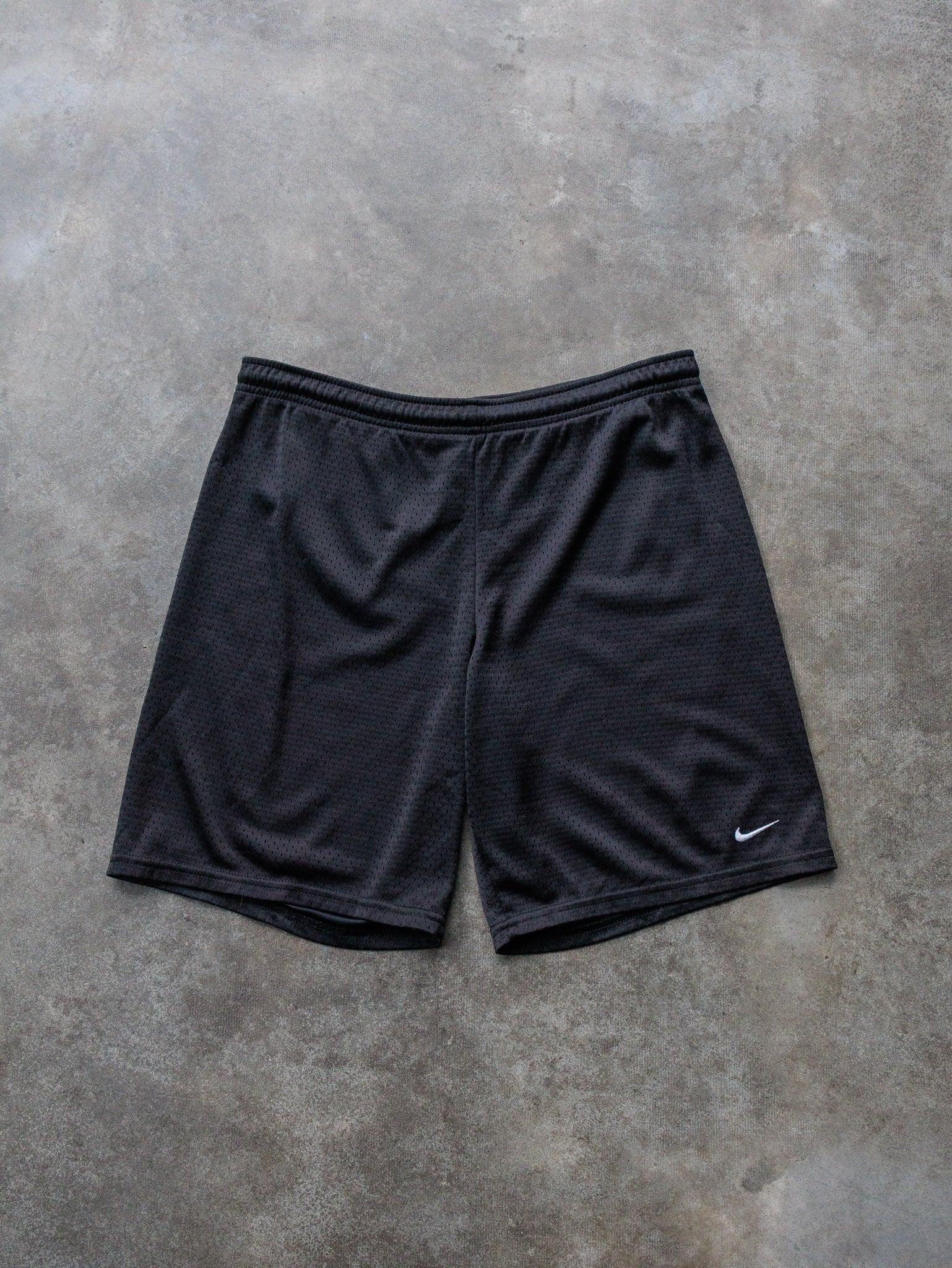 Vintage 00s Black Nike Mesh Shorts (M)