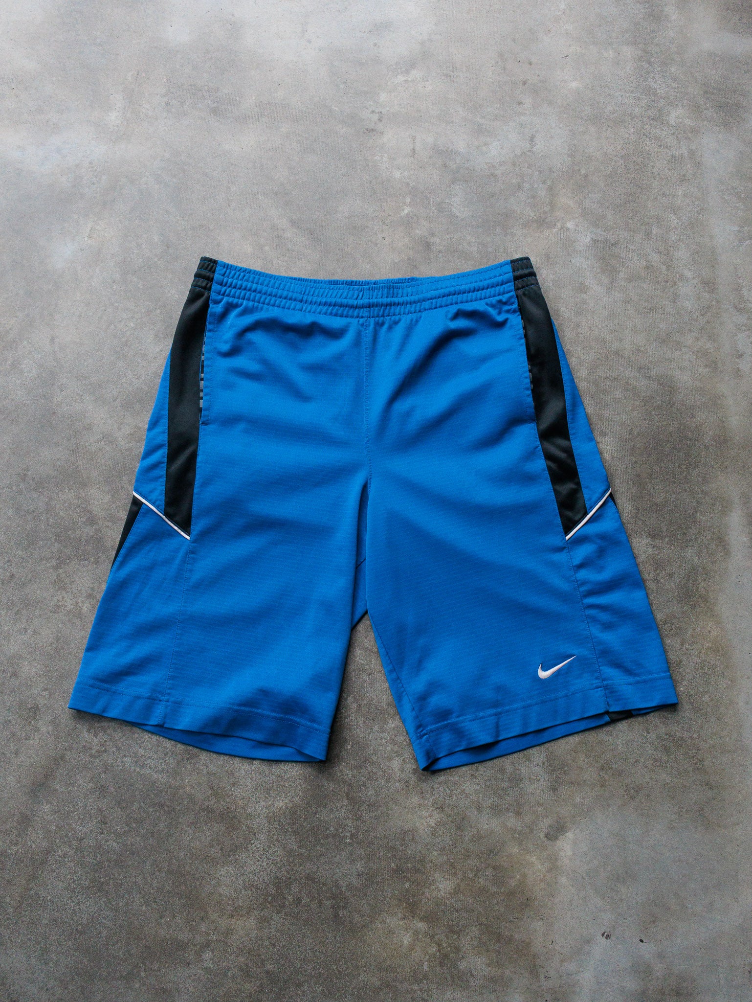 Vintage Blue & Black Nike Basketball Shorts (M)