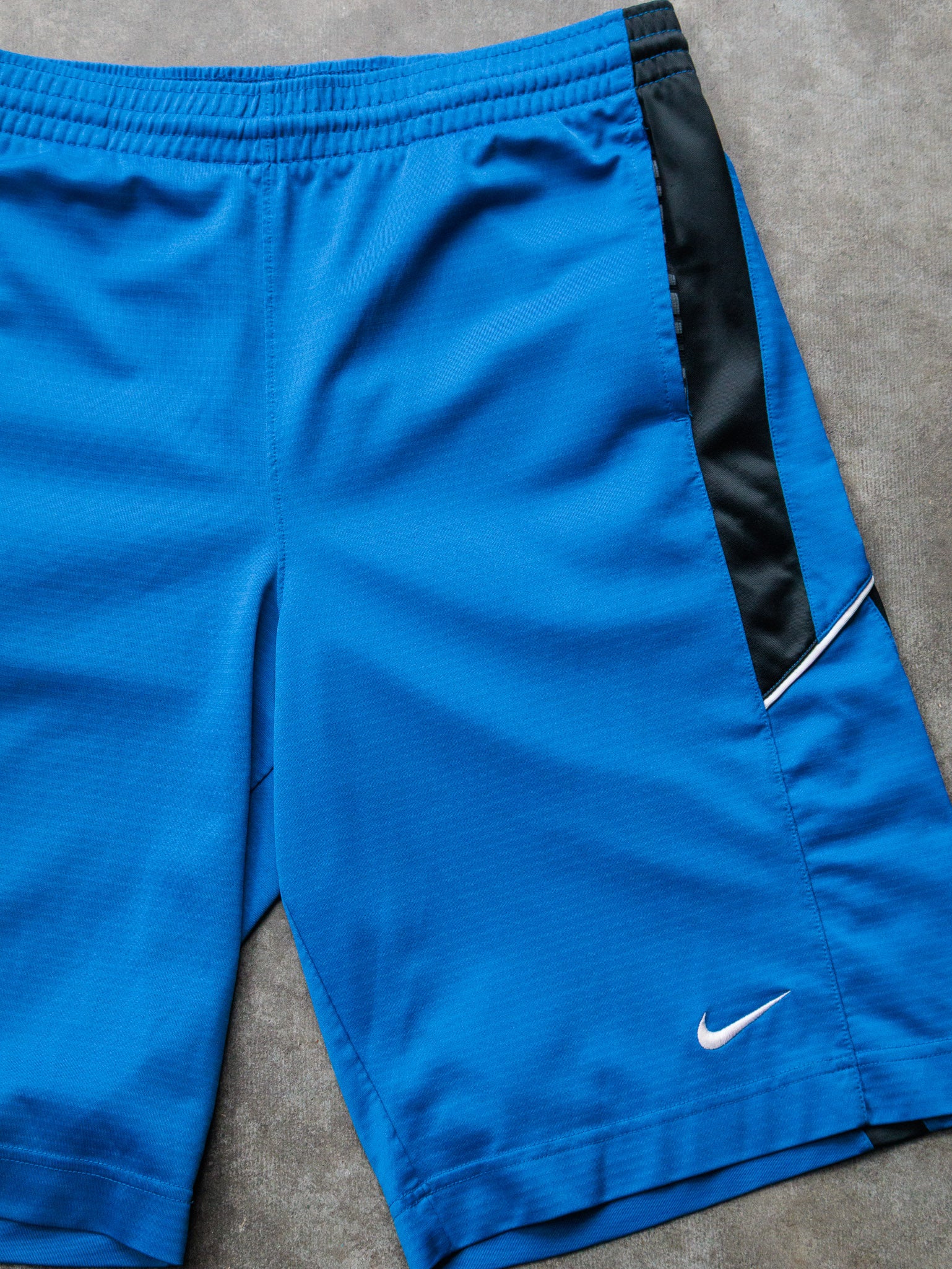 Vintage Blue & Black Nike Basketball Shorts (M)