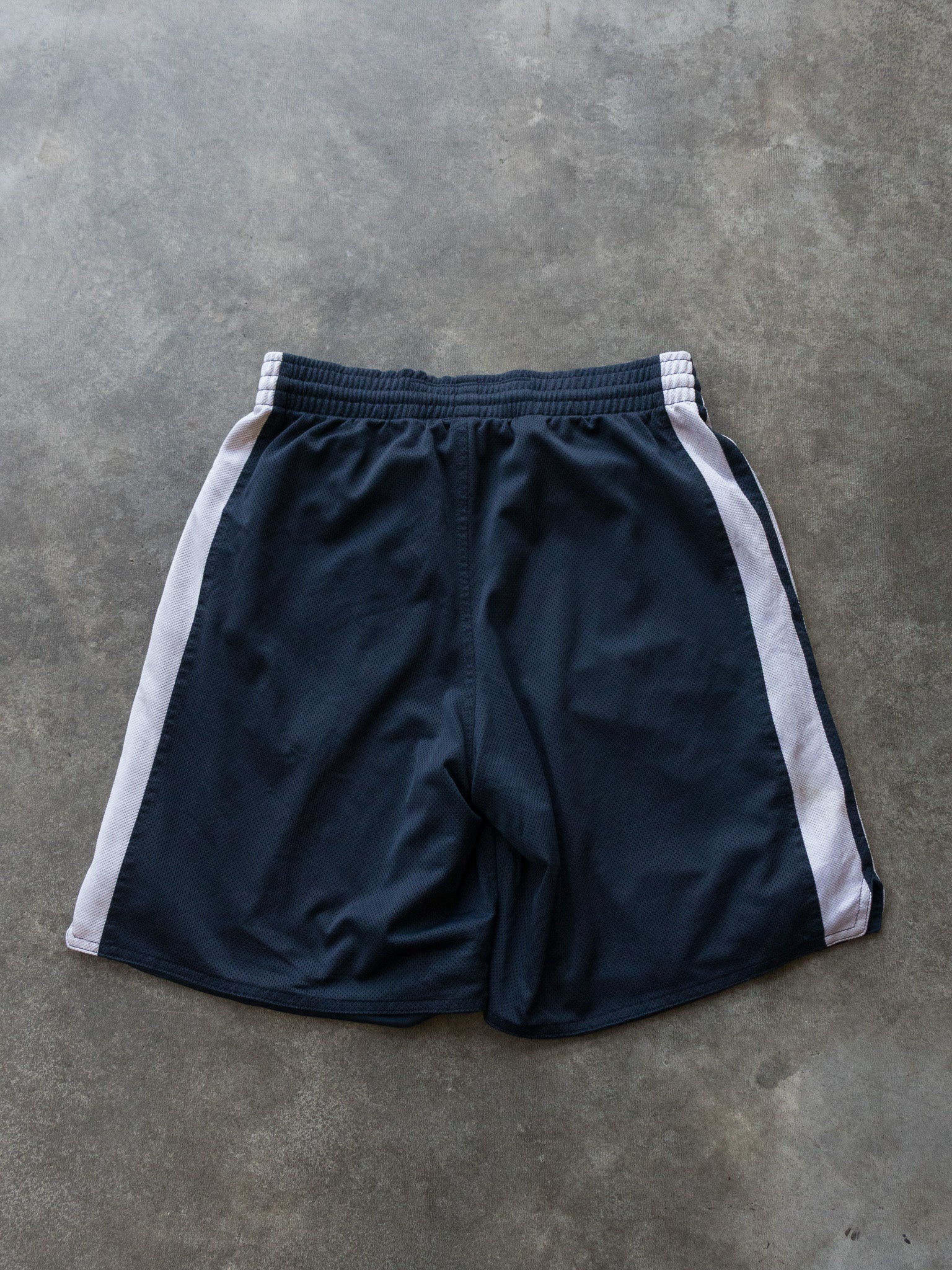 Vintage Navy Nike Basketball Shorts (M)