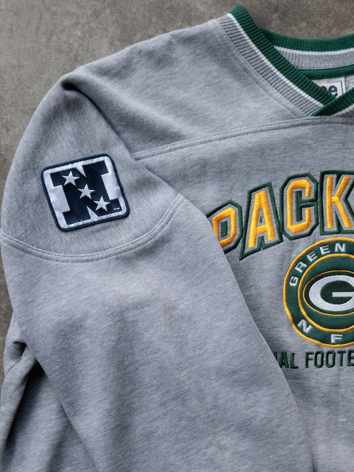 Vintage 90s Grey Lee Sport Green Bay Packers V-Neck Sweatshirt (XL)