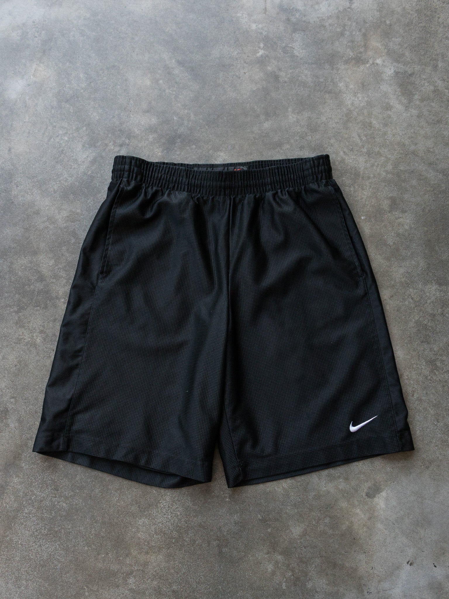 Vintage Black Nike Basketball Shorts (M)