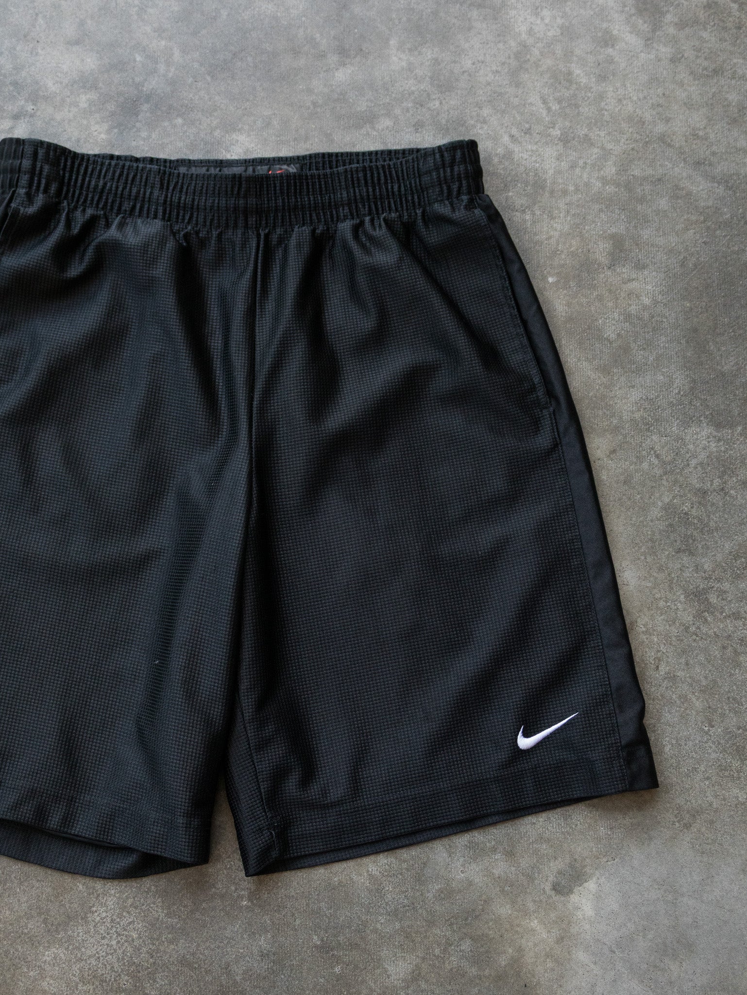 Vintage Black Nike Basketball Shorts (M)
