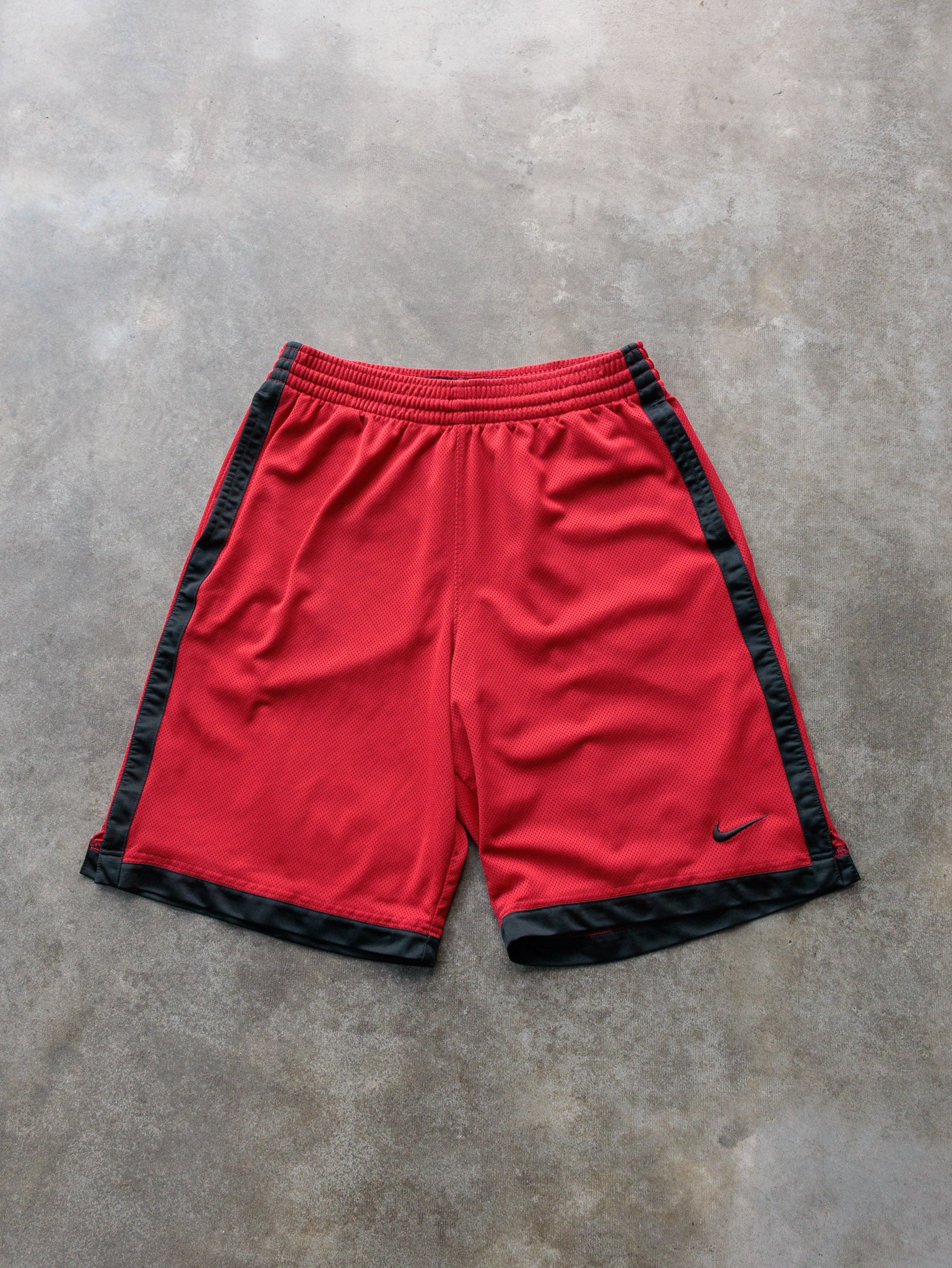 Vintage 00s Red Nike Basketball Shorts (M)