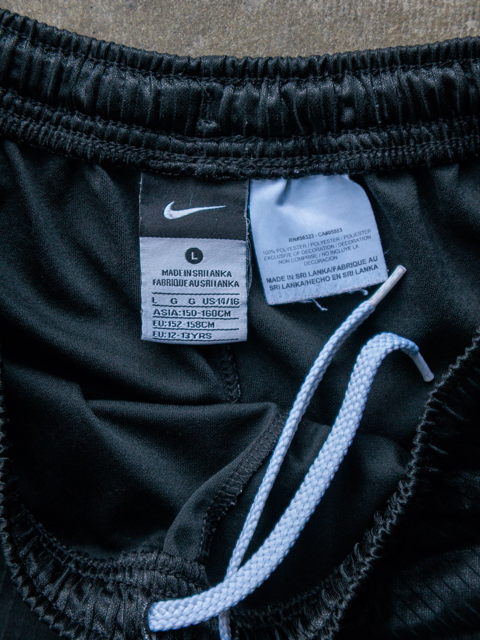 Vintage 00s Black Nike Shorts (12-13Y)
