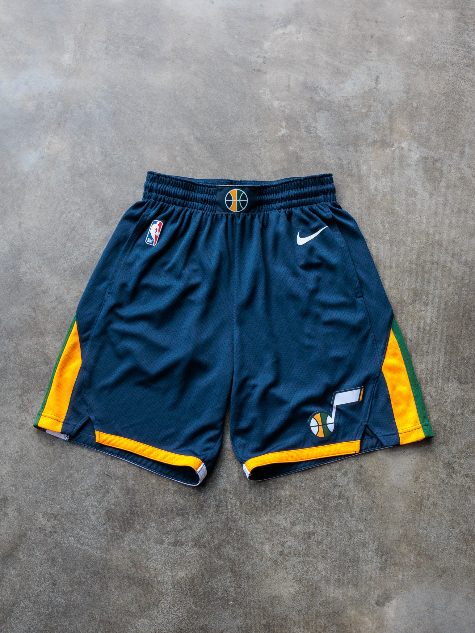 Vintage Nike Utah Jazz NBA Shorts (L)