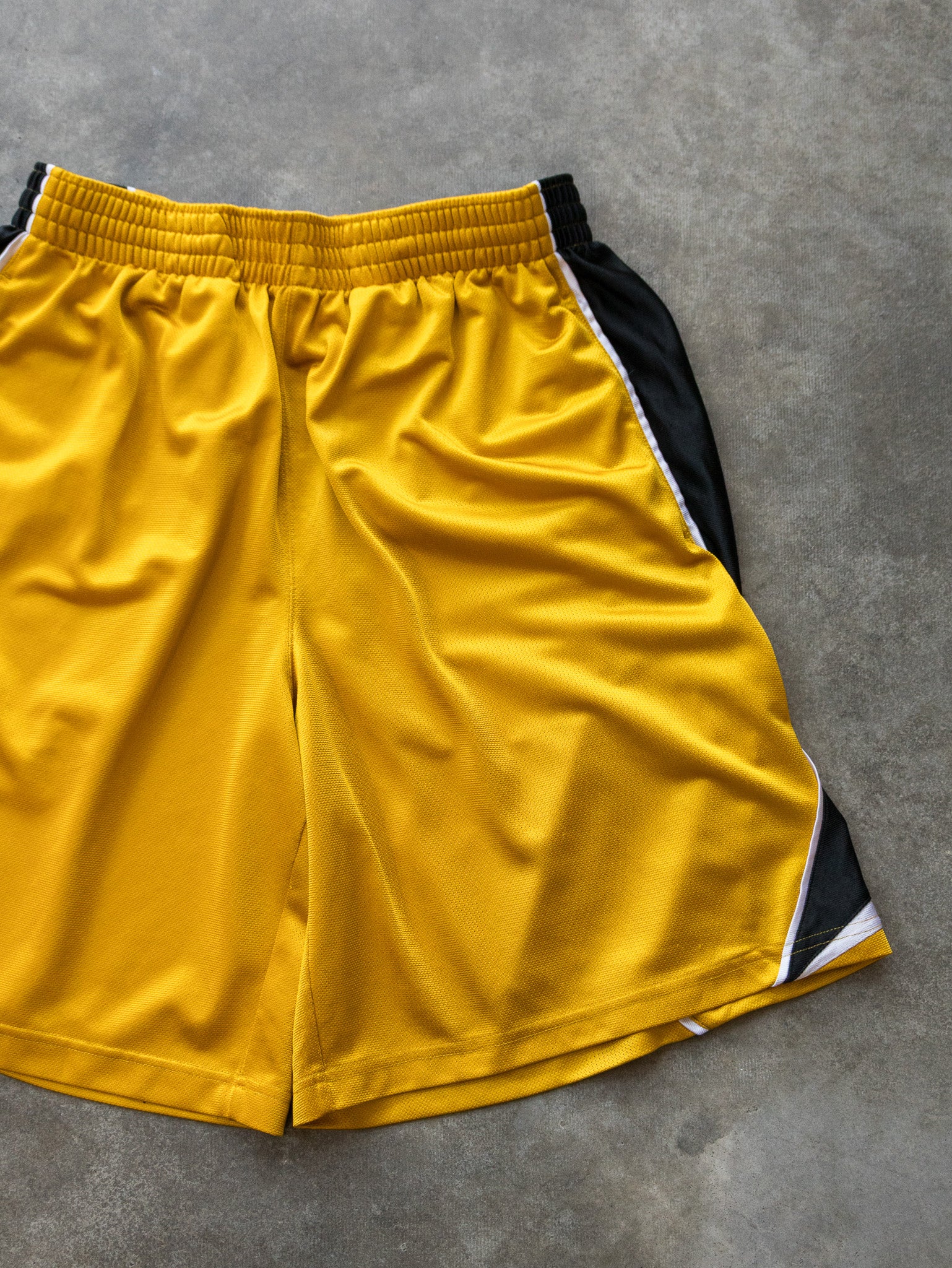 Vintage Nike Missouri Tigers Basketball Shorts (M)