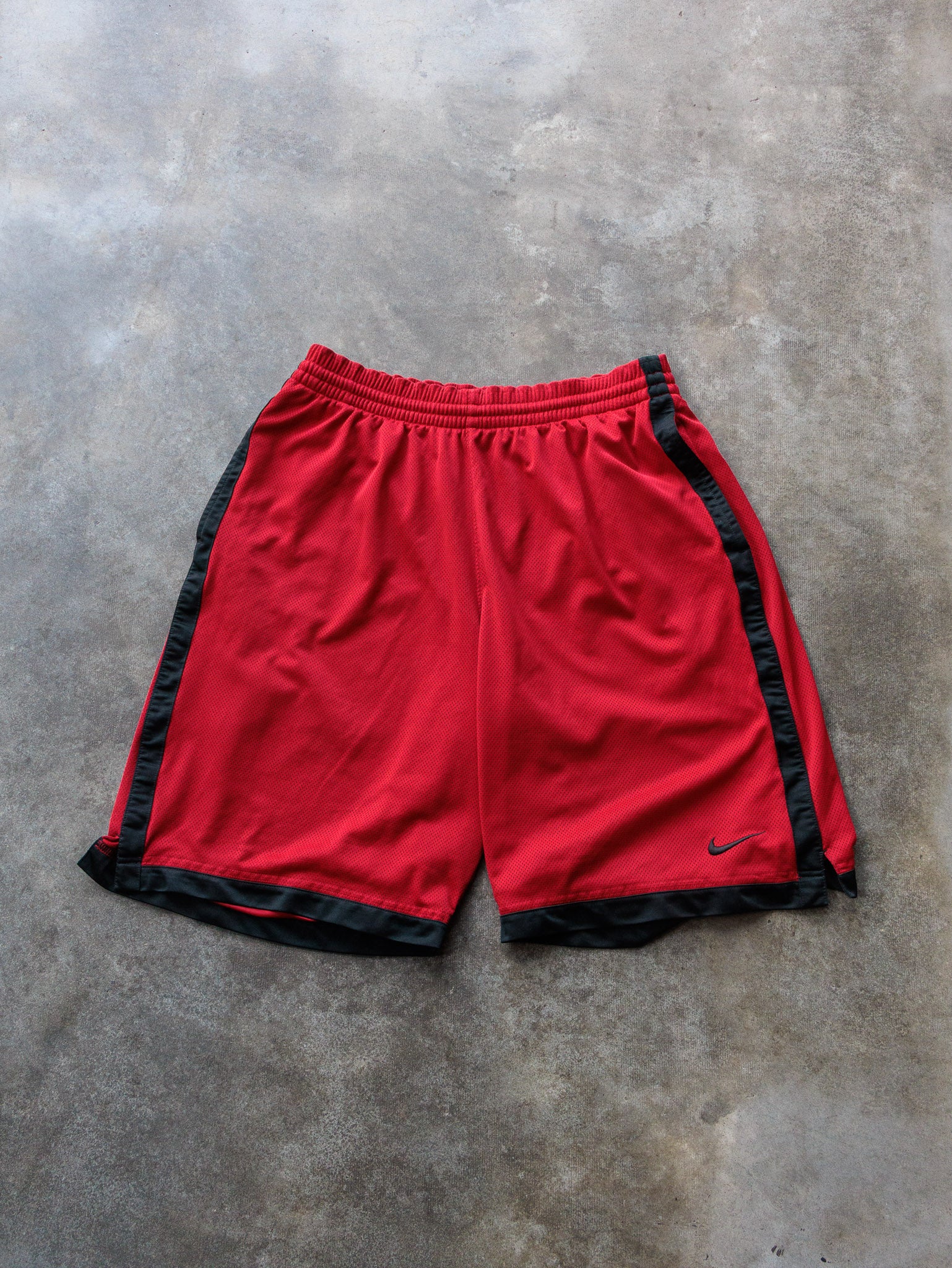 Vintage 00s Red Nike Basketball Shorts (L)