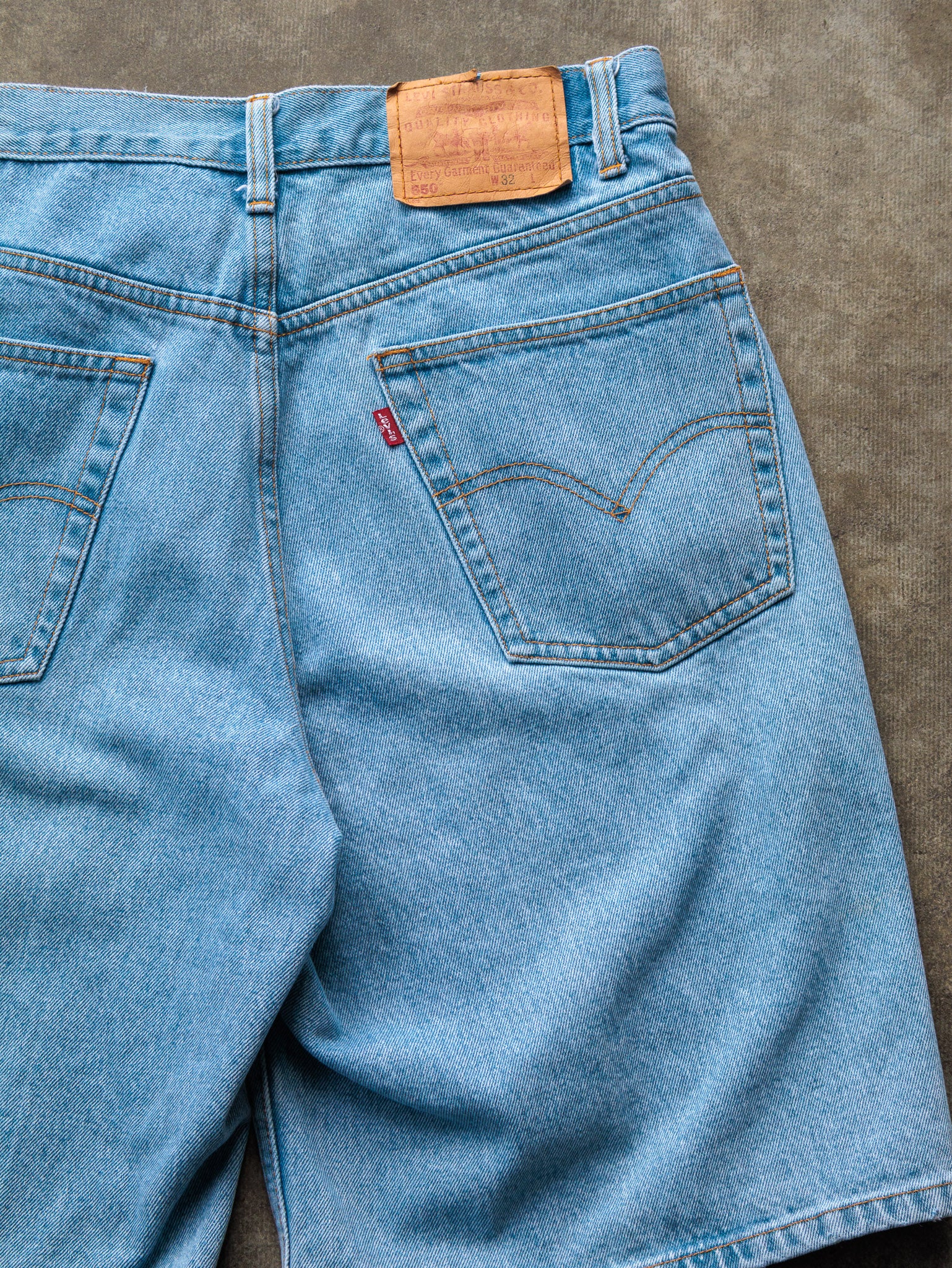 Vintage 90s Light Wash Levi's 550 Denim Shorts (W32)