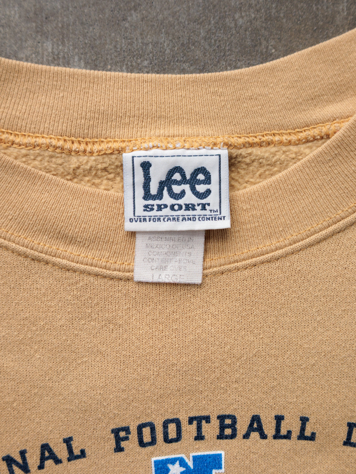 Vintage 2001 Beige Lee Sport St. Louis Rams Sweatshirt (L)