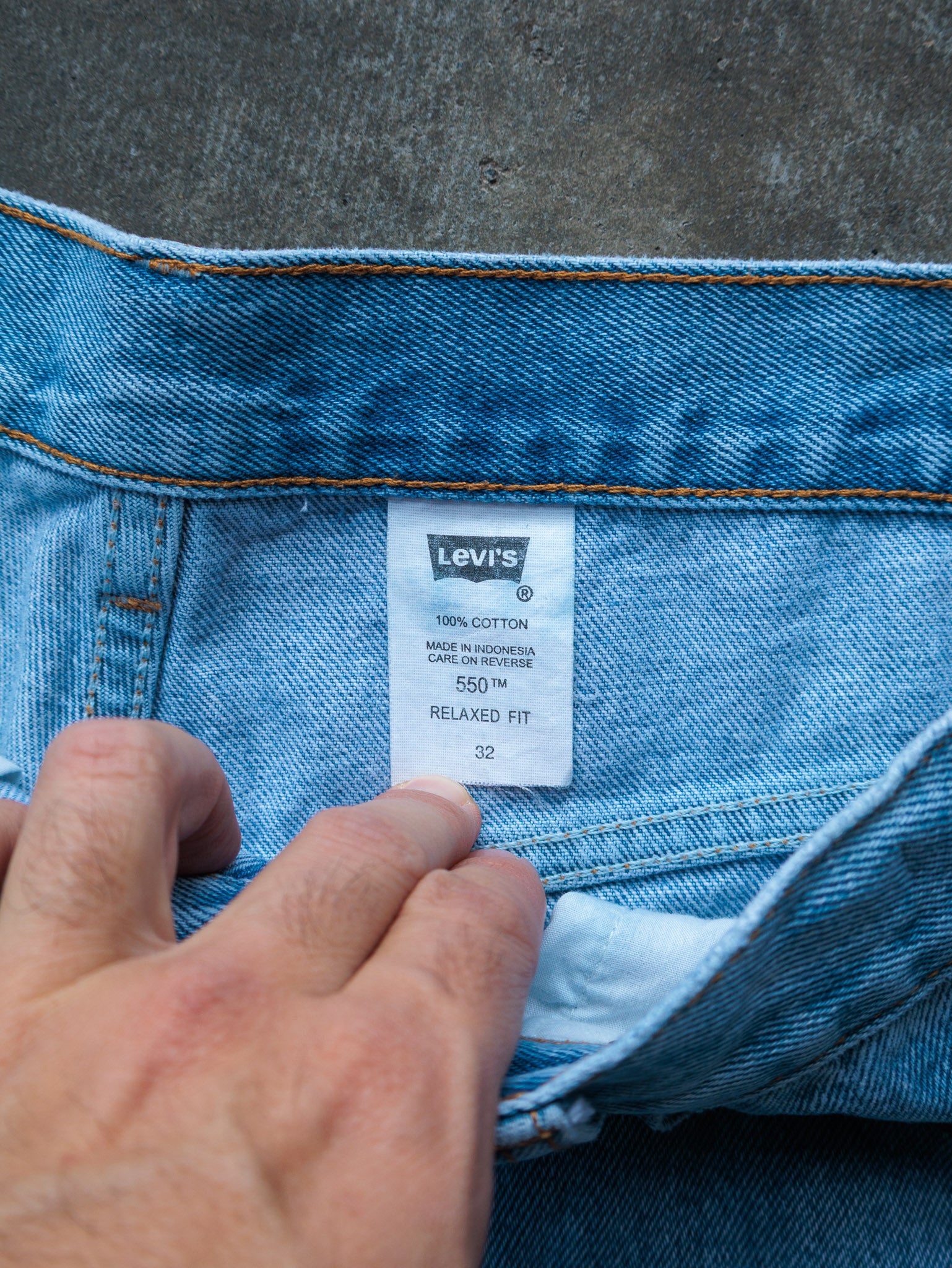 Vintage 90s Light Wash Levi's 550 Denim Shorts (W32)