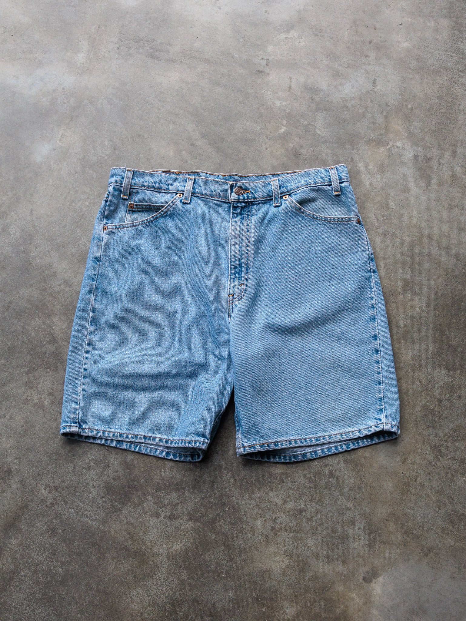 Vintage 90s Light Wash Levi’s 550 Denim Shorts (W36)