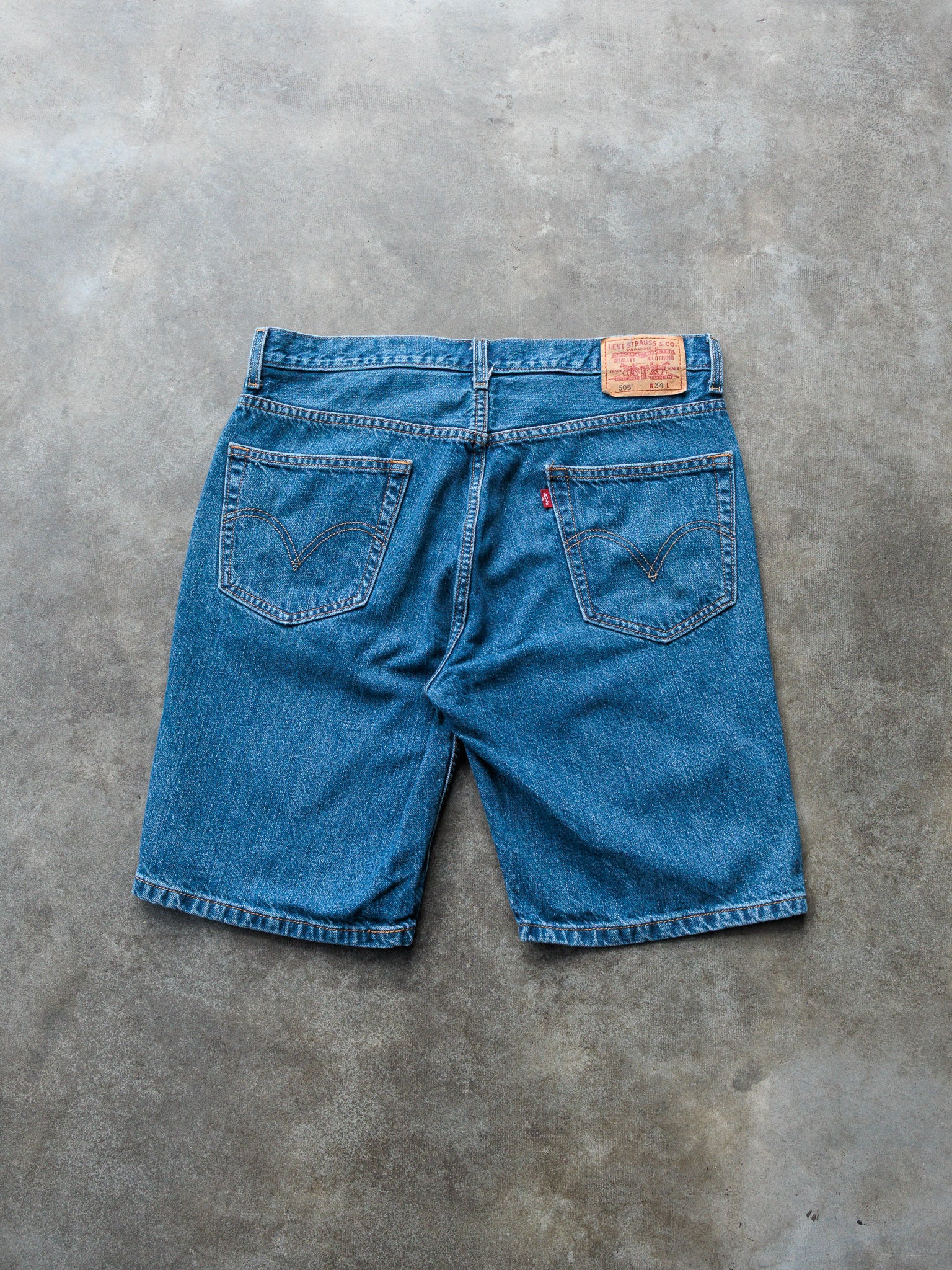 Vintage Medium Wash Levi’s 505 Denim Shorts (W34)