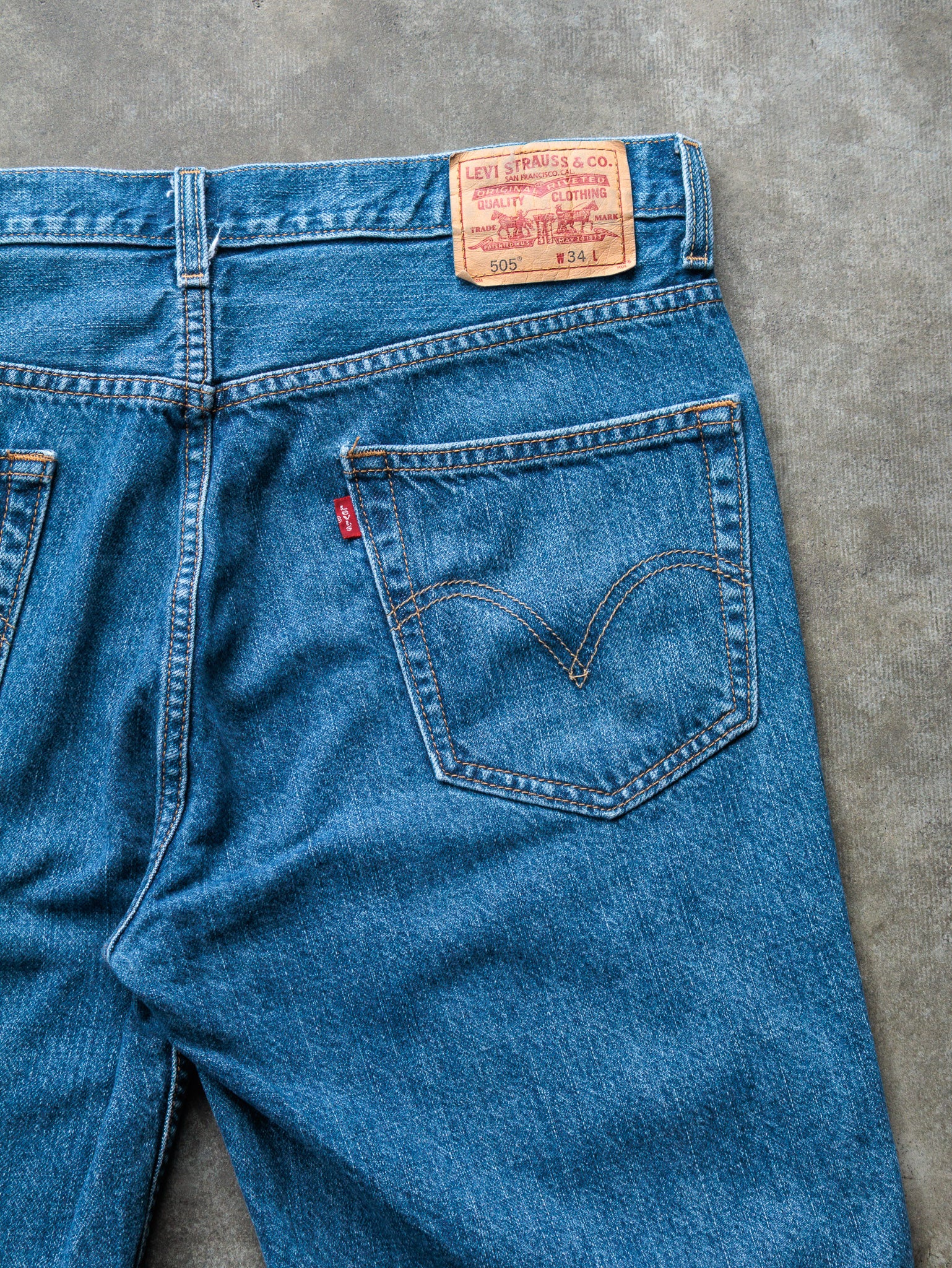 Vintage Medium Wash Levi’s 505 Denim Shorts (W34)