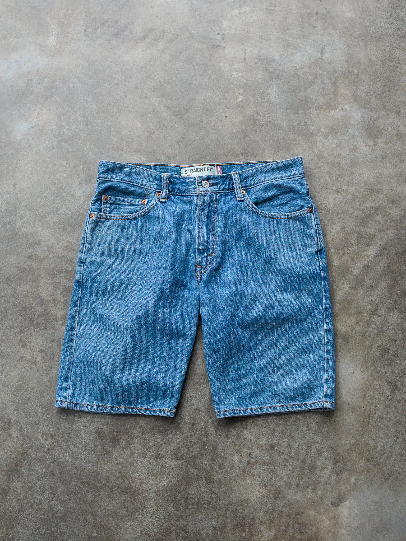 Vintage Mid Wash Levi’s 505 Straight Fit Denim Shorts (W32)