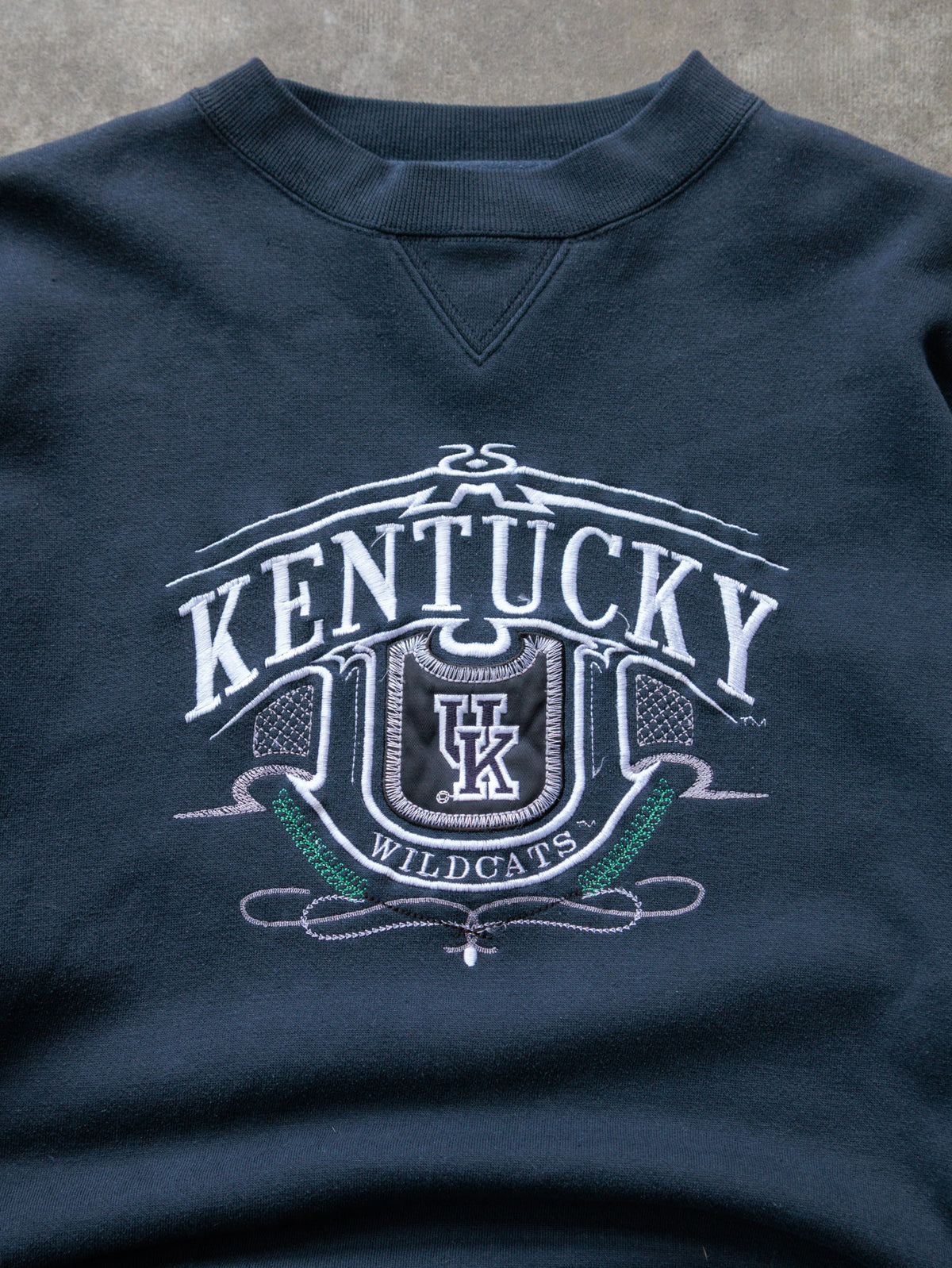 Vintage 00s Navy Kentucky Wildcats Sweatshirt (M)