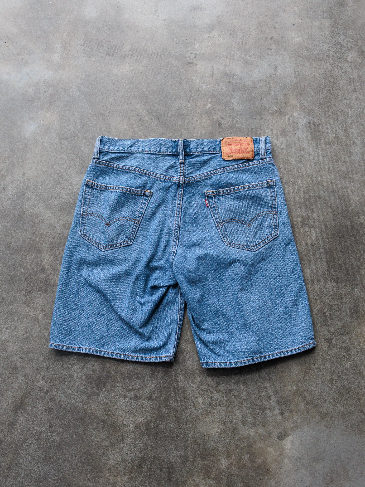 Vintage Mid Wash Levi’s 550 Denim Shorts (W34)