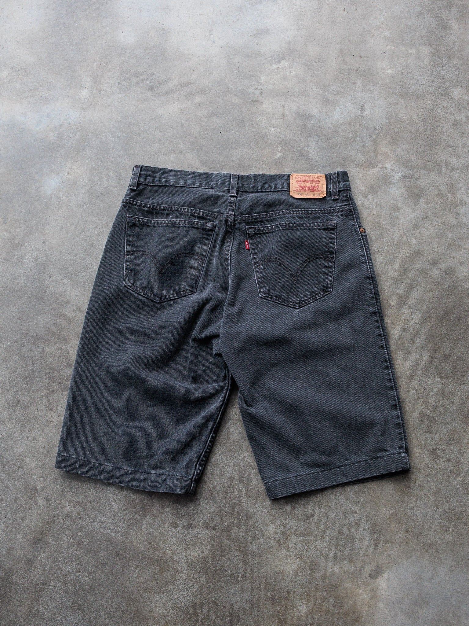 Vintage Faded Black Levi’s 550 Denim Shorts (W34)