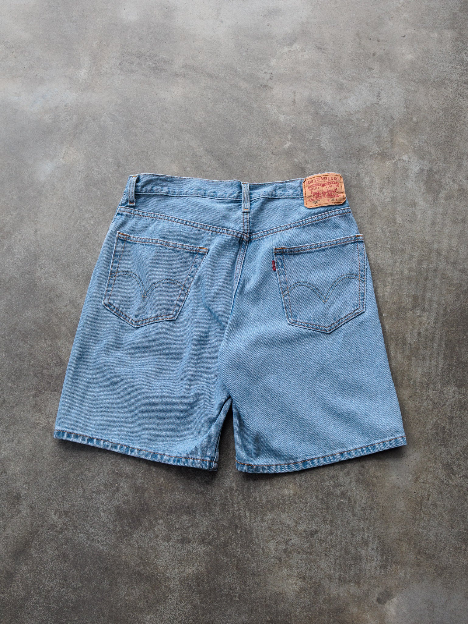 Vintage 90s Light Wash Levi’s 550 Denim Shorts (W33)