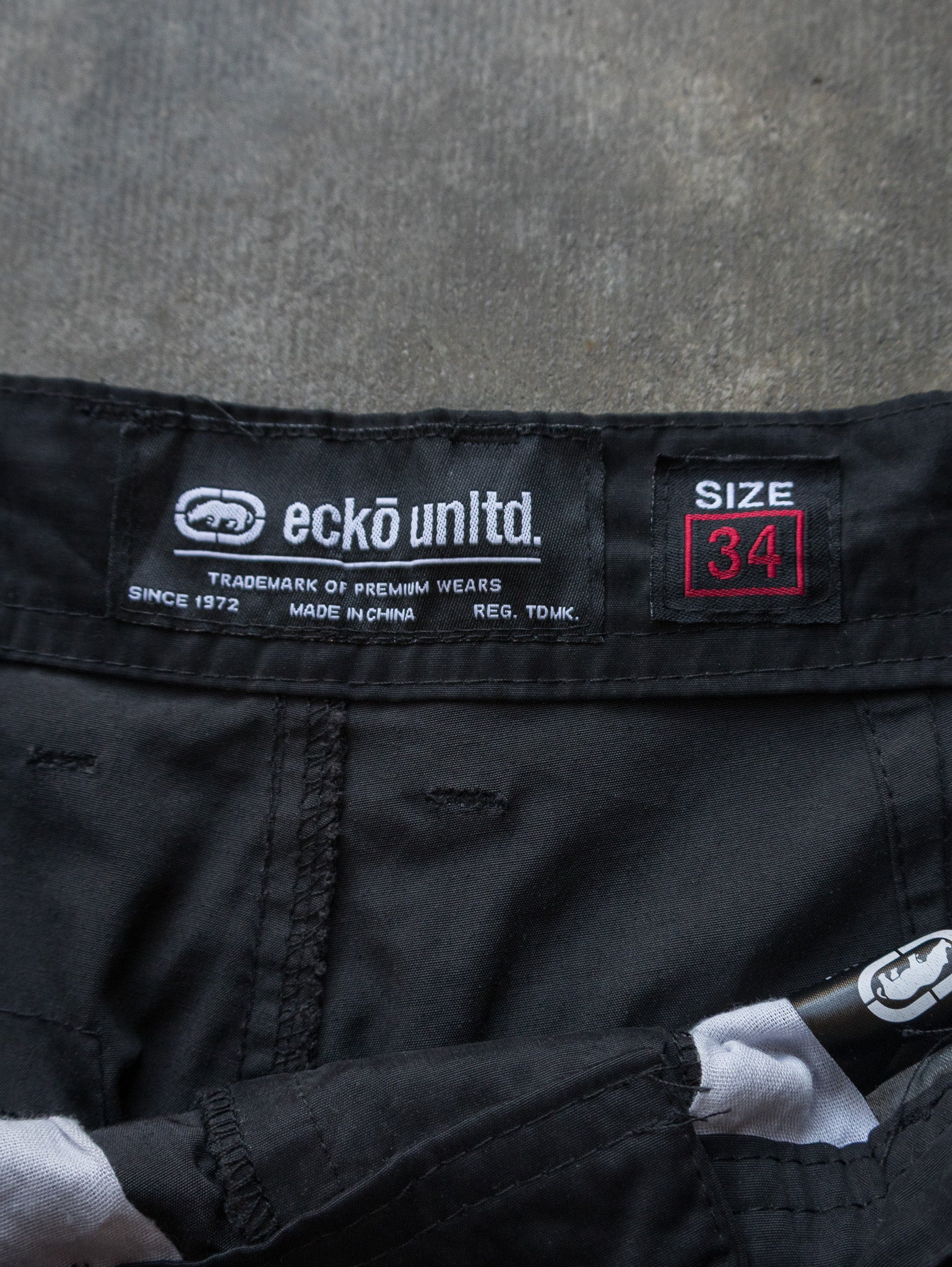 Vintage Black Ecko Unltd Cargo Shorts (W34)