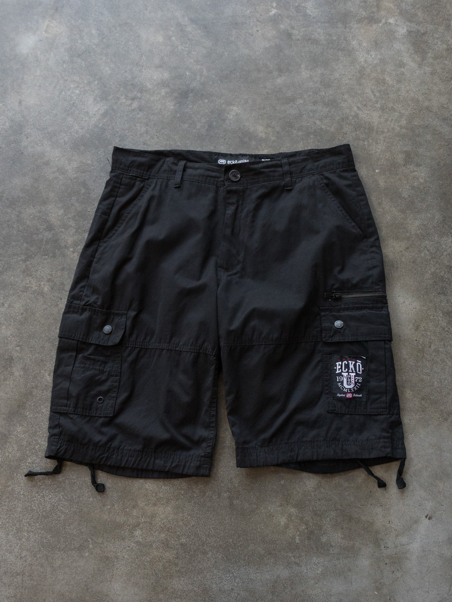 Vintage Black Ecko Unltd Cargo Shorts (W34)