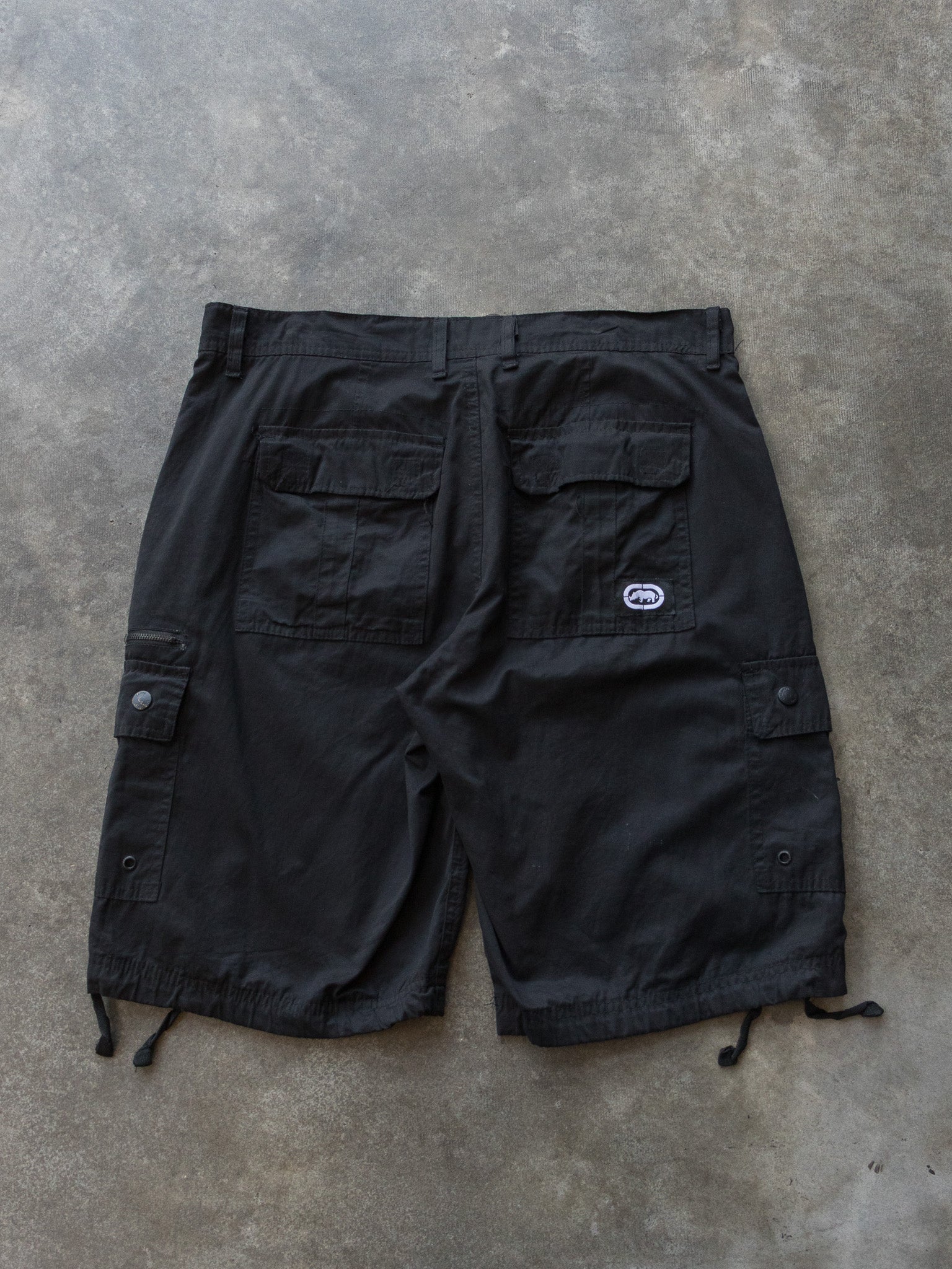 Vintage Black Ecko Unltd Cargo Shorts (W34)
