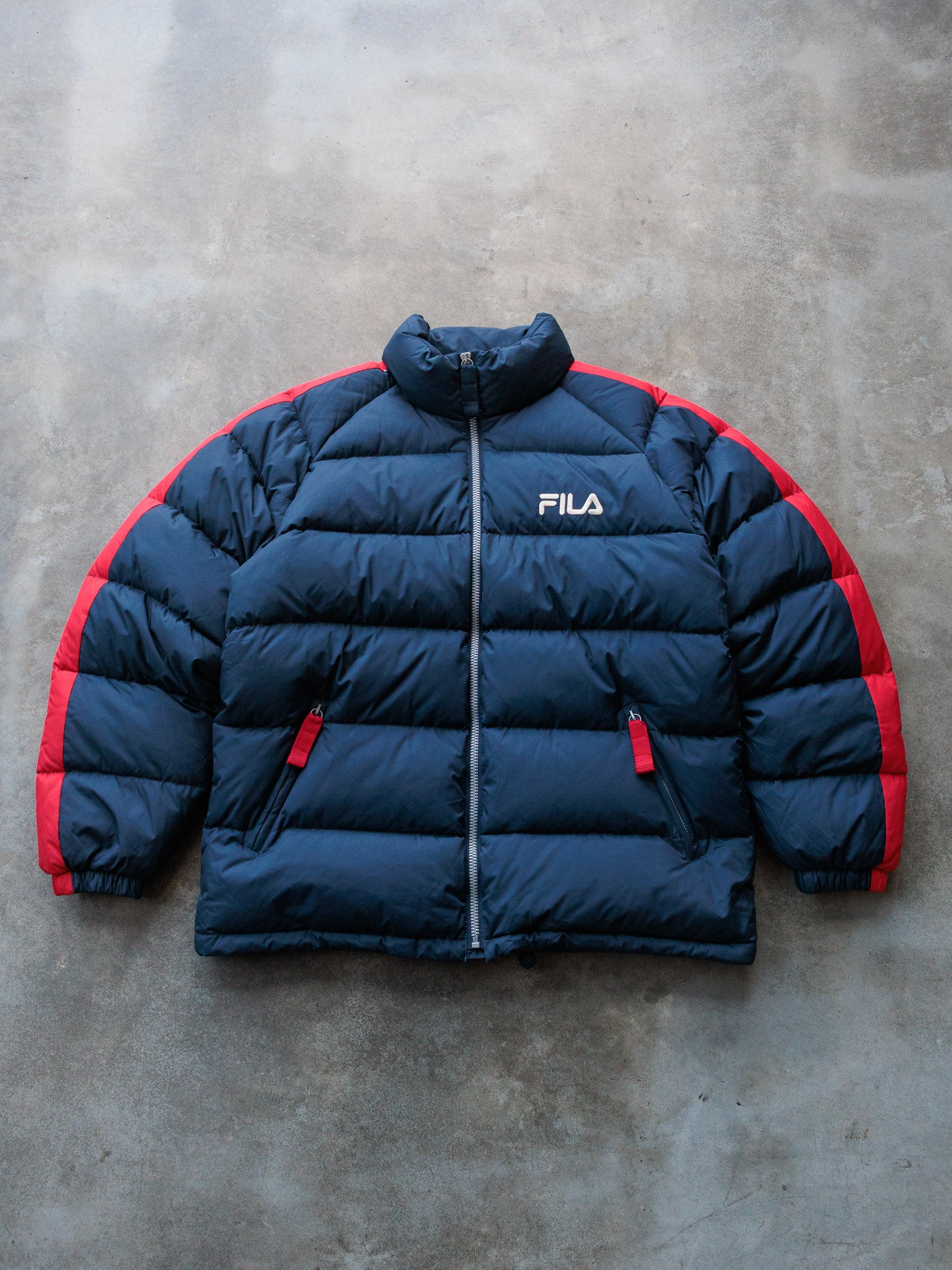 Vintage 90s Navy & Red Fila Down Puffer Jacket (L)