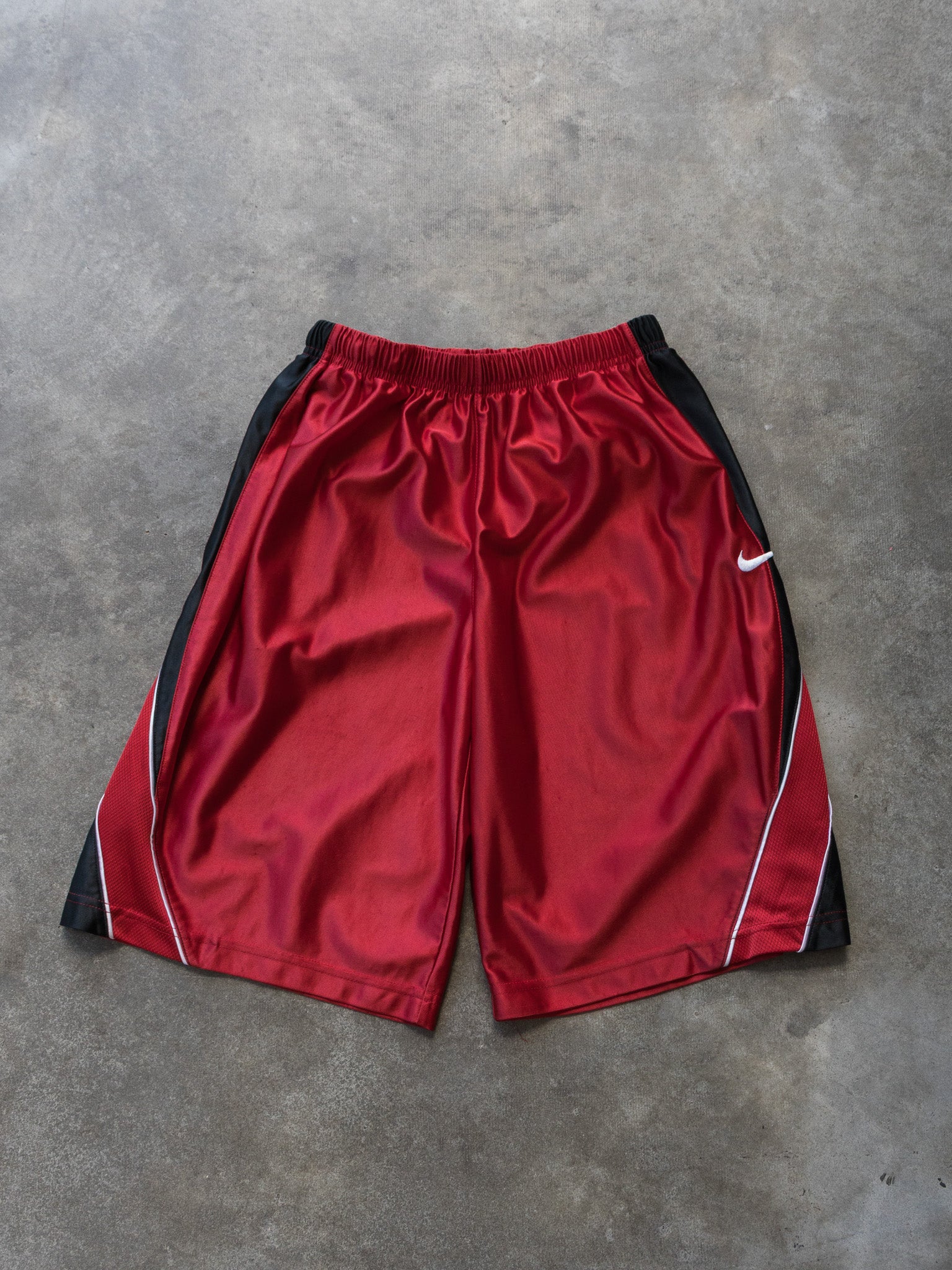 Vintage Red Nike Basketball Shorts (14–16Y)