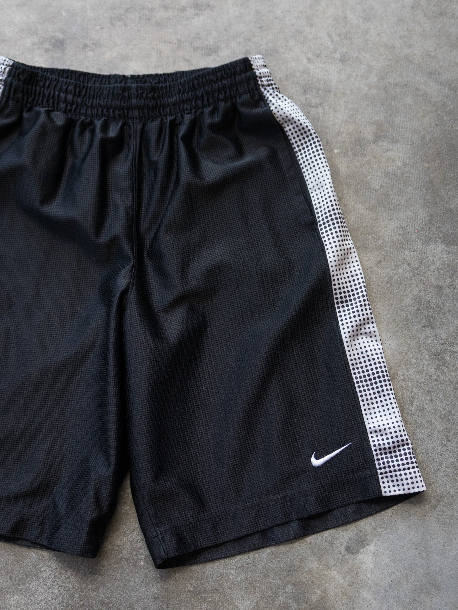 Vintage Black Nike Basketball Shorts (M)