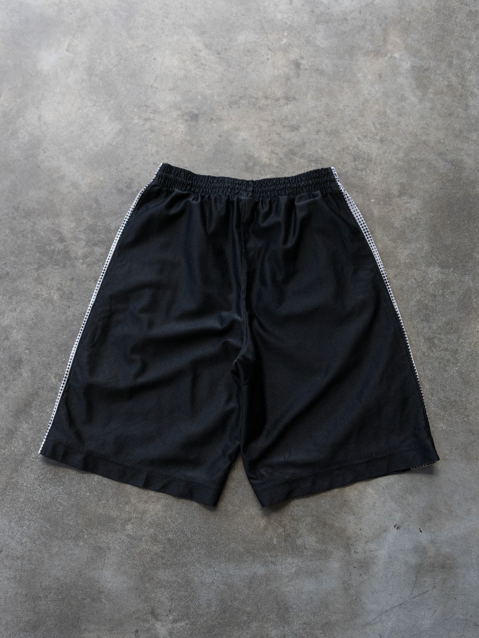 Vintage Black Nike Basketball Shorts (M)