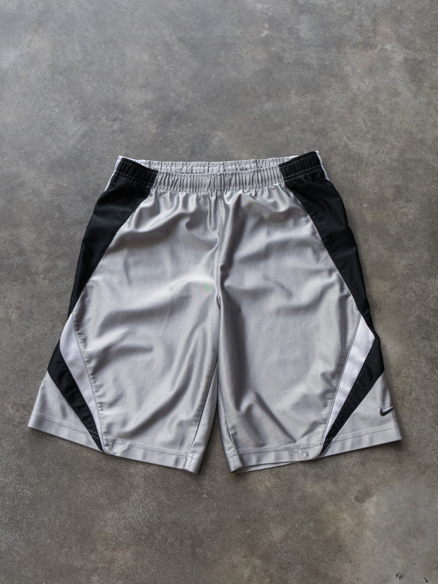 Vintage Grey Nike Basketball Shorts (10-12Y)