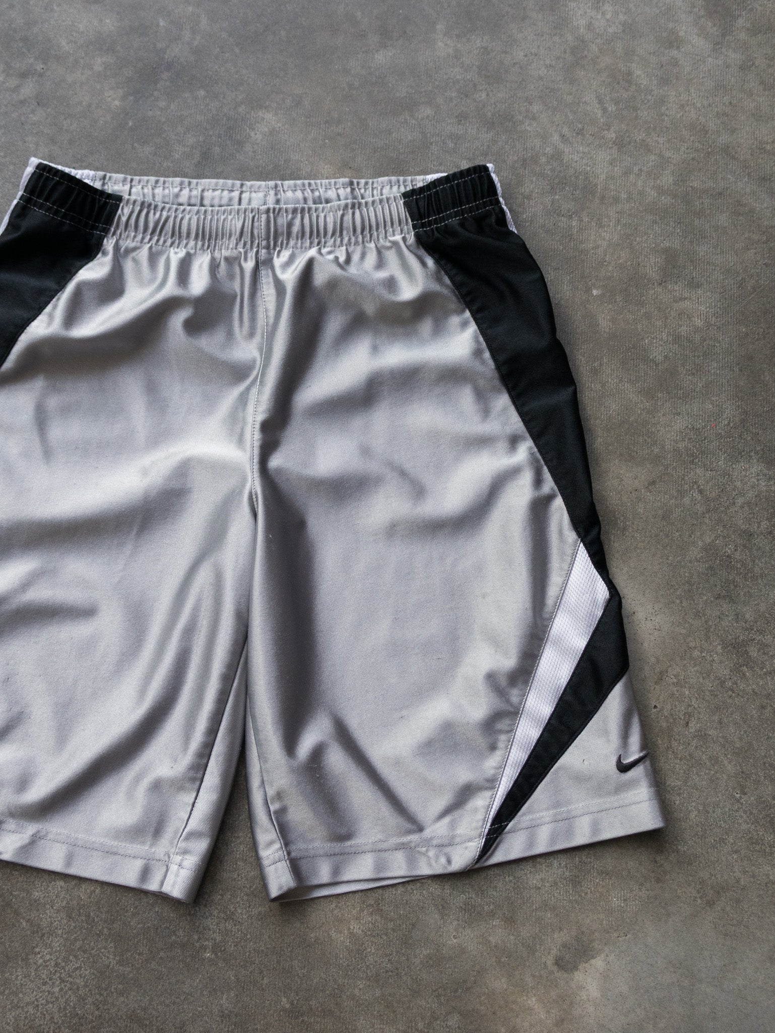 Vintage Grey Nike Basketball Shorts (10-12Y)