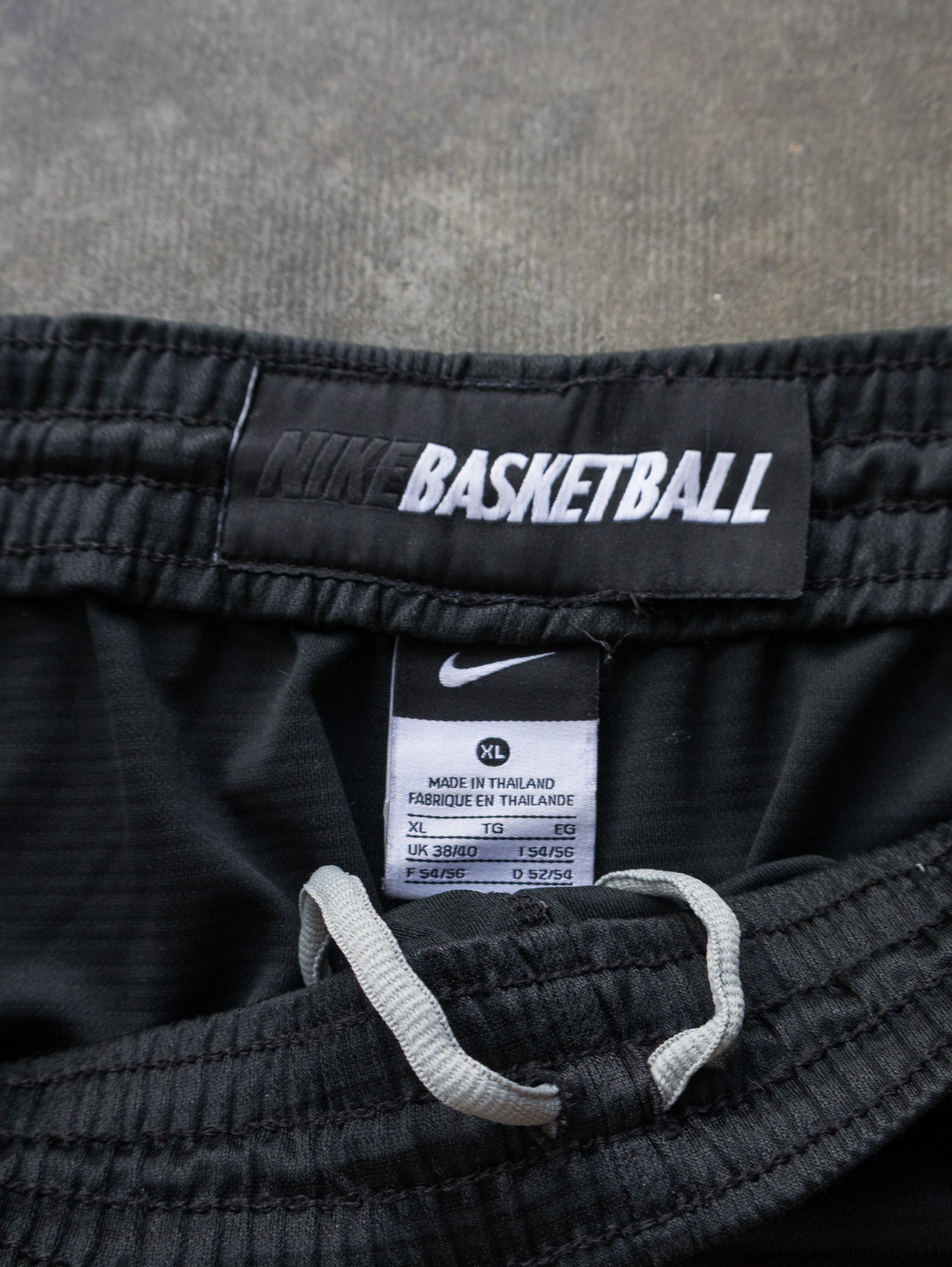 Vintage Black Nike Basketball Shorts (XL)